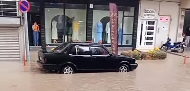 TAVŞANLI’DA SAĞANAK HAYATI OLUMSUZ ETKİLEDİ