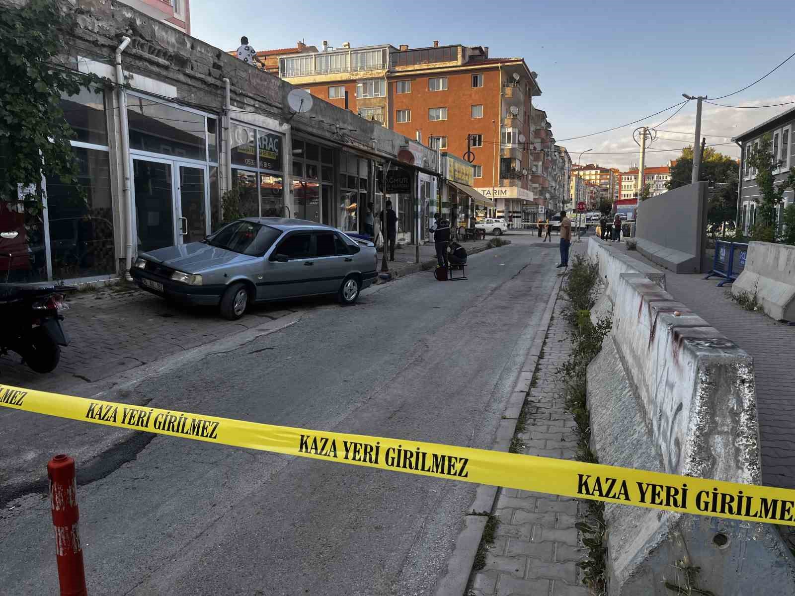 NİĞDE’DE KIRAATHANEDE SİLAHLI KAVGA: 4 YARALI