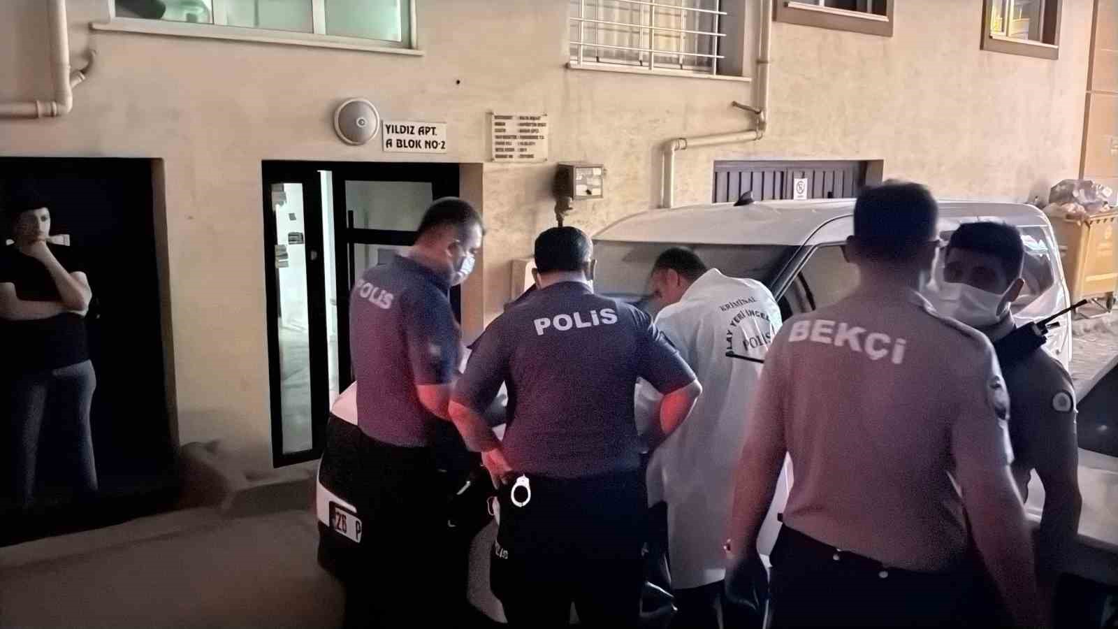 SOKAĞI SARAN AĞIR KOKU ACI GERÇEĞİ ORTAYA ÇIKARDI: YAŞLI ADAM EVİNDE ÖLÜ BULUNDU