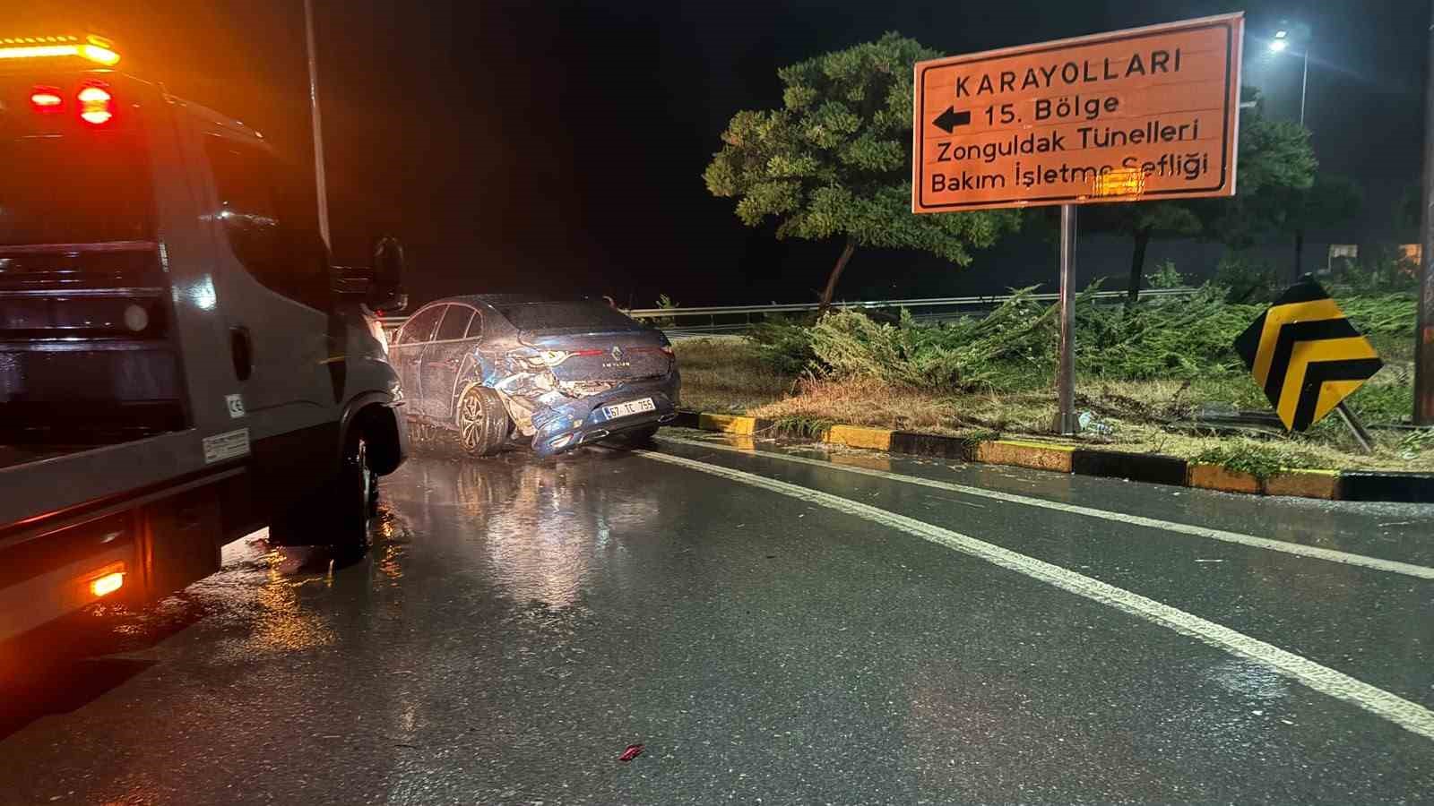 ALAPLI AKÇAKOCA YOLUNDA KAZA;5 YARALI