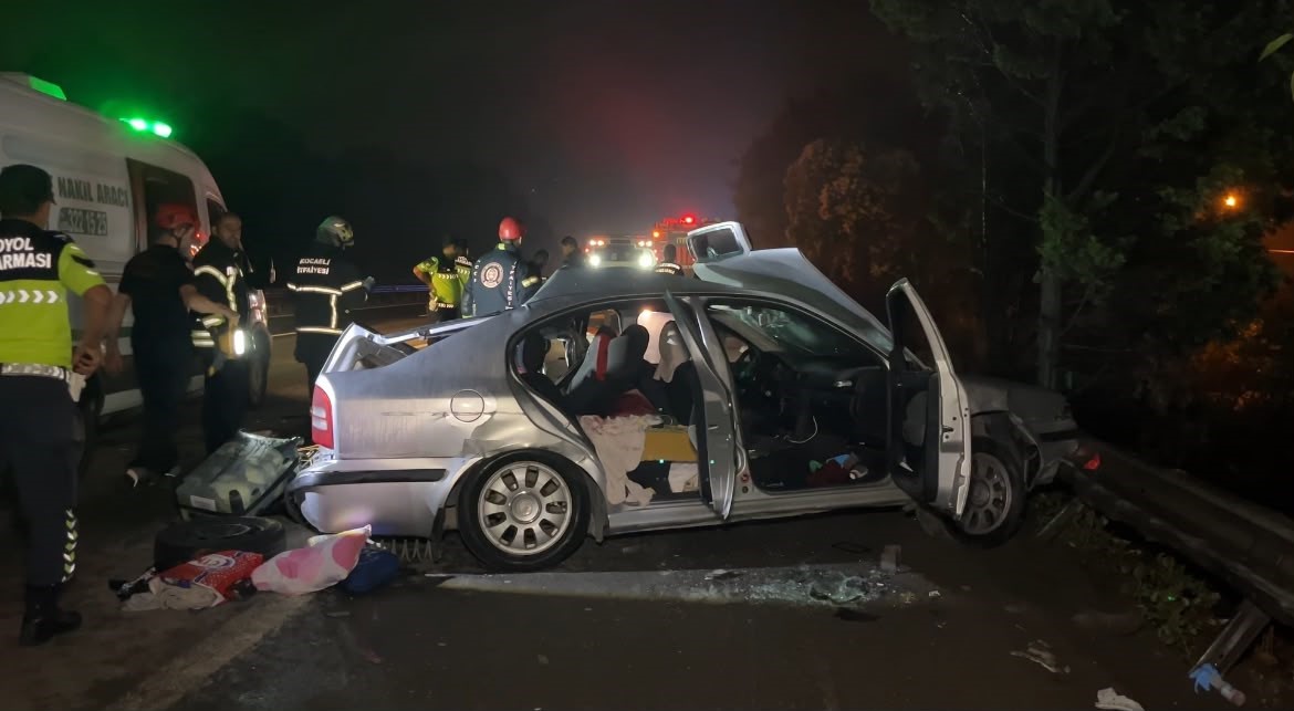 TEM’DE EMNİYET ŞERİDİNDEKİ ARACA TIR ÇARPTI: 1 ÇOCUK ÖLDÜ, 3 KİŞİ YARALANDI