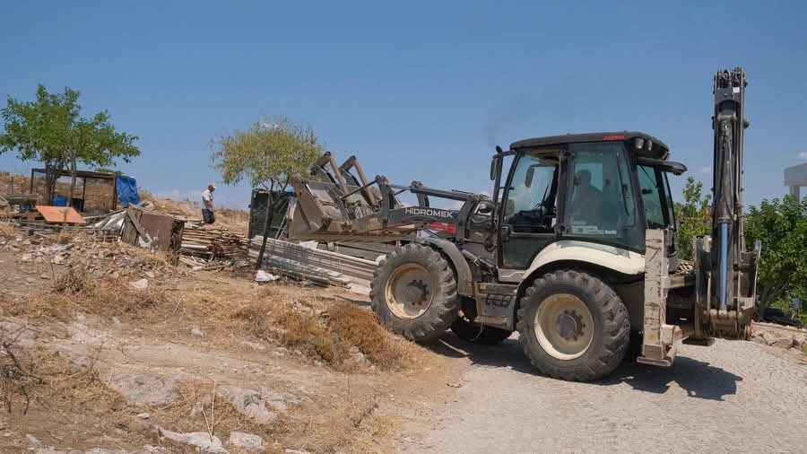 AYVALIK BELEDİYESİ’NDEN ÇEVRE KİRLİLİĞİNE GEÇİT YOK
