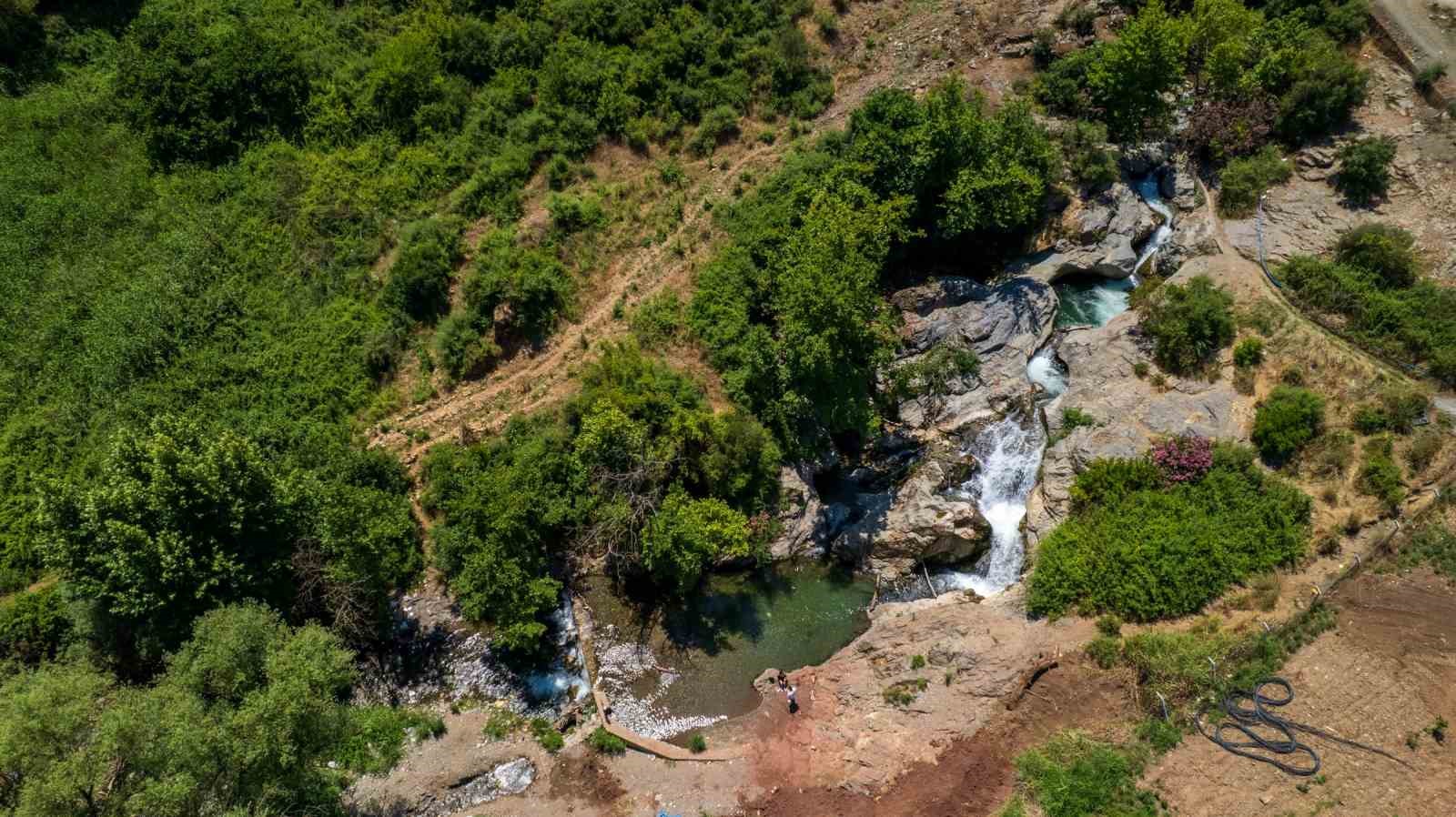 KONTROLSÜZ ZİYARETÇİLER DÜNYA MİRASINA ZARAR VERİYOR