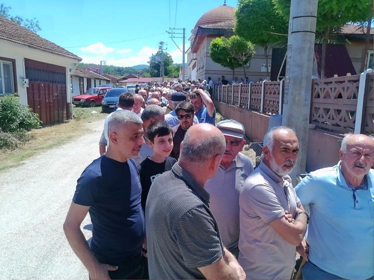 BU KUYRUĞUN NEDENİ İMECE USULÜ HAZIRLANAN AŞURE