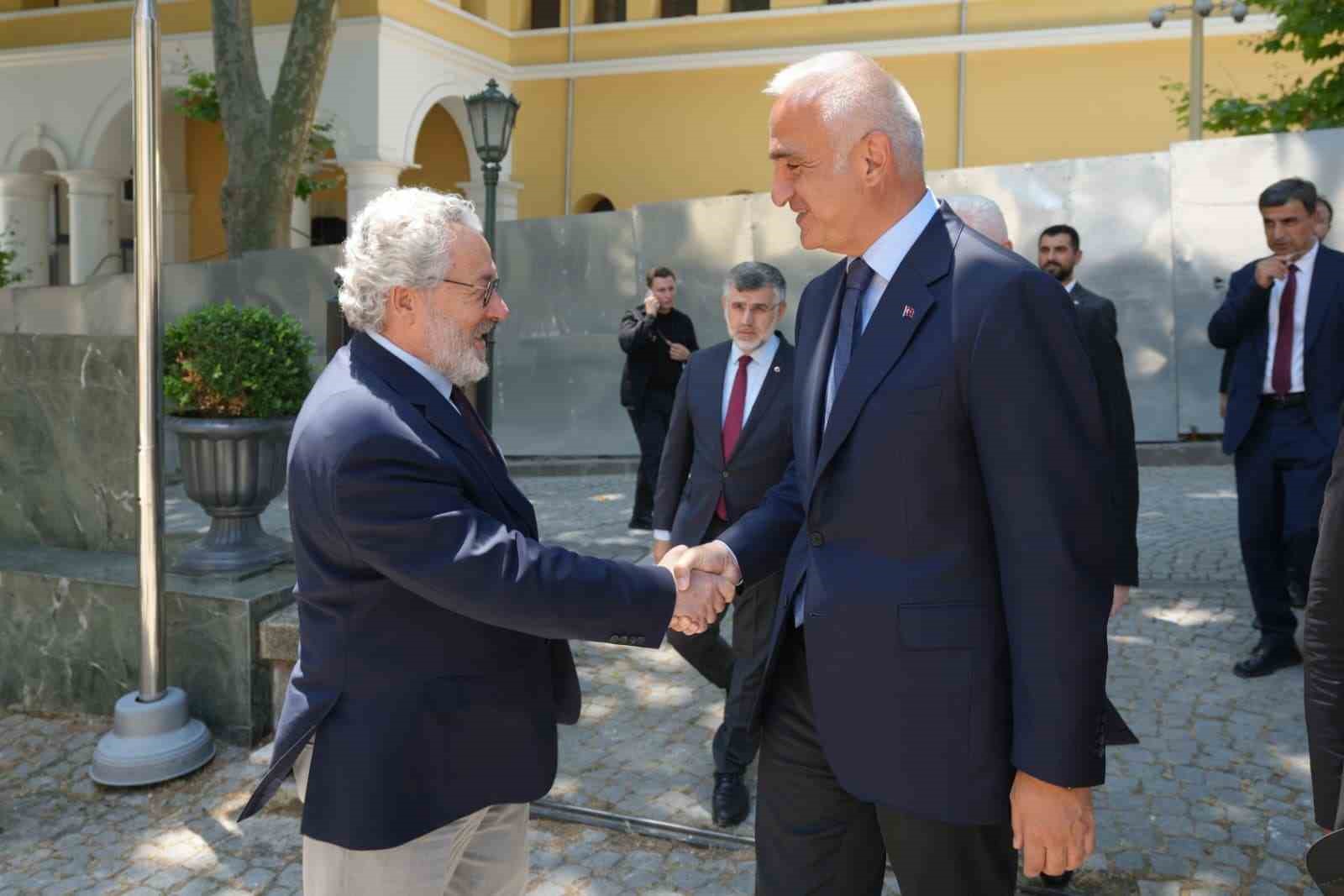 BAKAN ERSOY, İSLAM KÜLTÜR, SANAT VE TARİH ARAŞTIRMA MERKEZİ’NİN ÇALIŞMALARINI İNCELEDİ