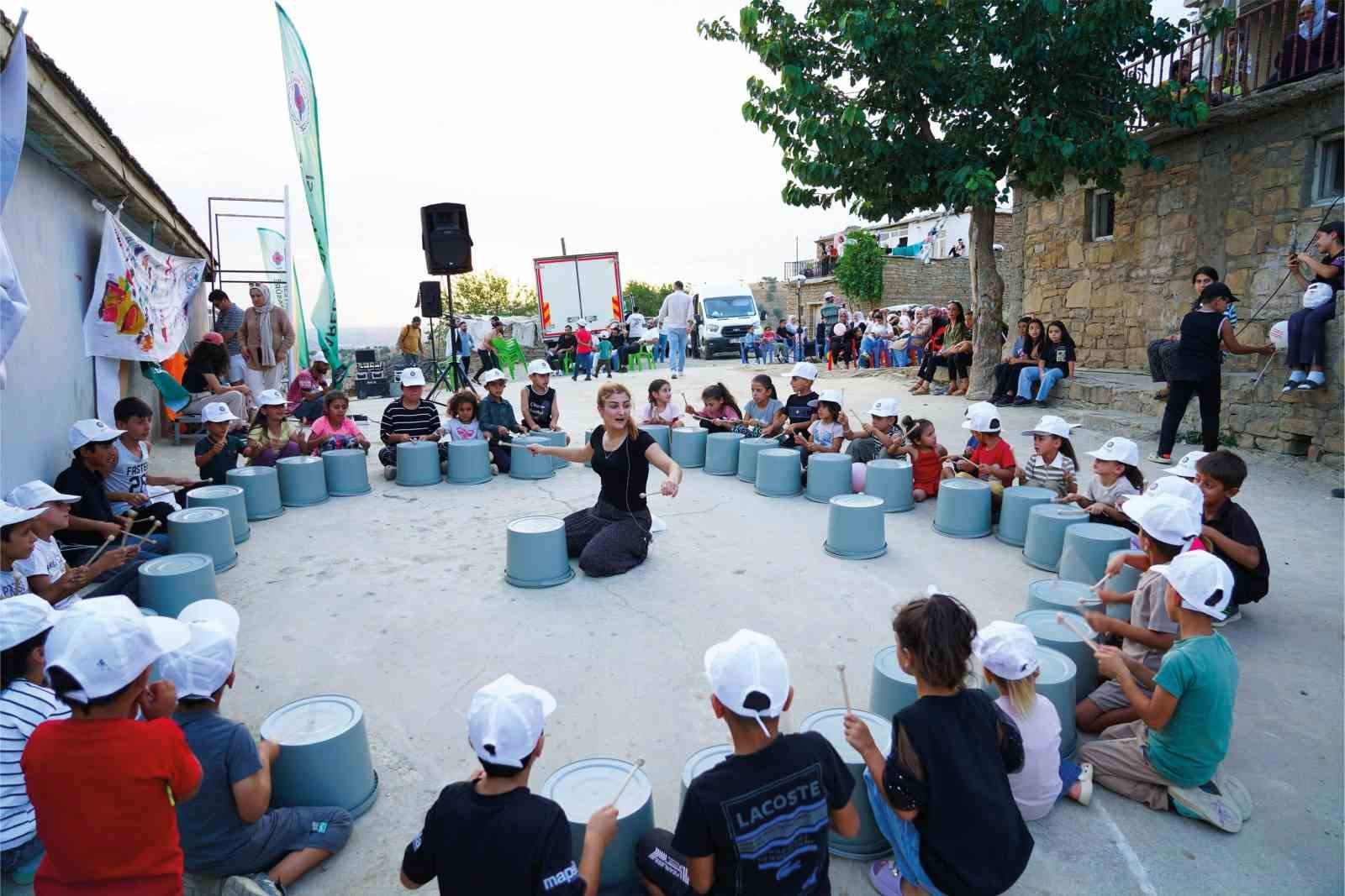 GEZİCİ ATÖLYE İLE ÇOCUKLAR MÜZİKLE BULUŞACAK, MAHALLELERİNDE KONSER VERECEK