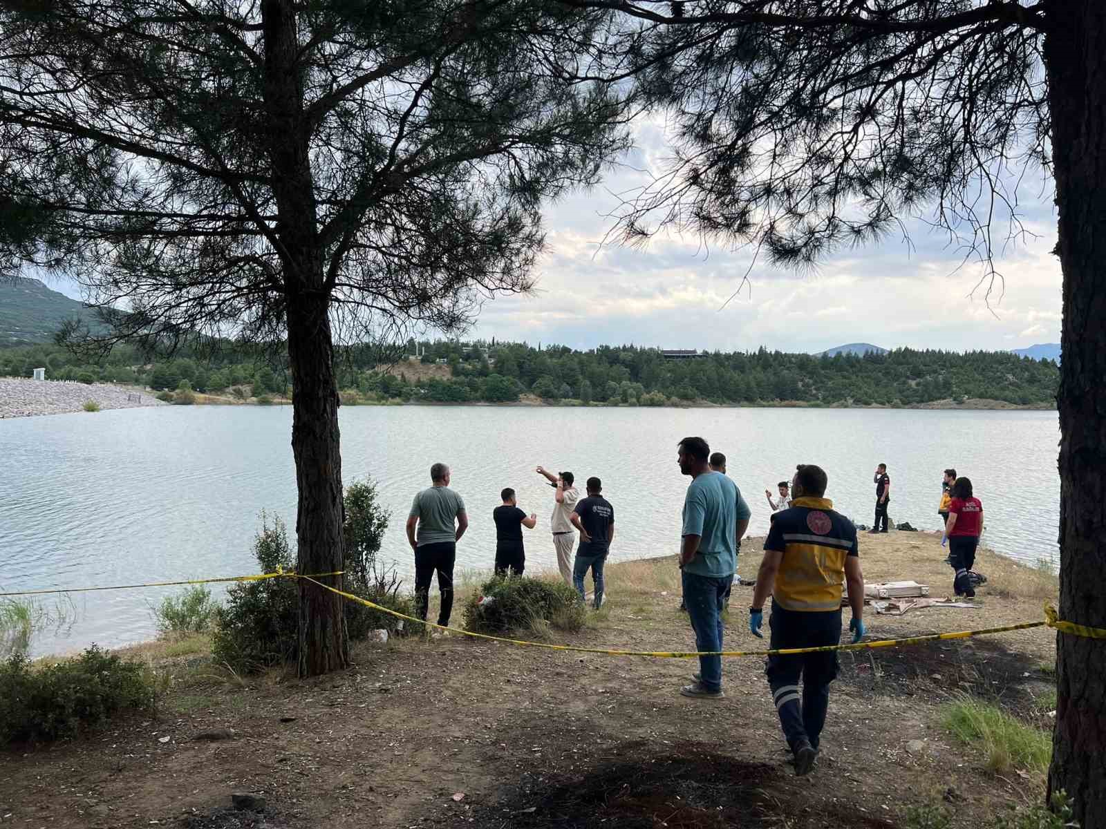 BURDUR’DA BARAJA GİREN GENÇ KAYBOLDU