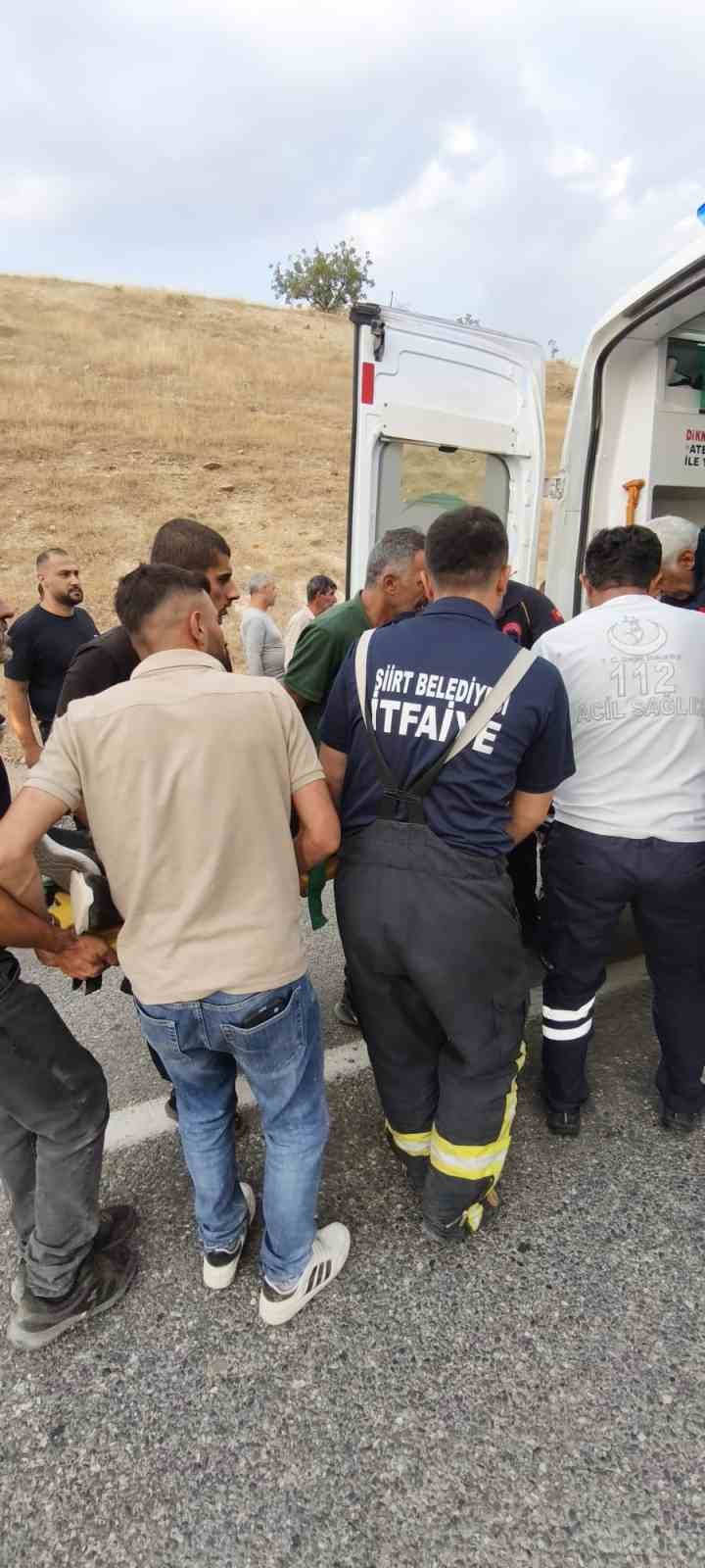 SİİRT’TE OTOMOBİL TAKLA ATTI: 1’İ AĞIR 3 YARALI