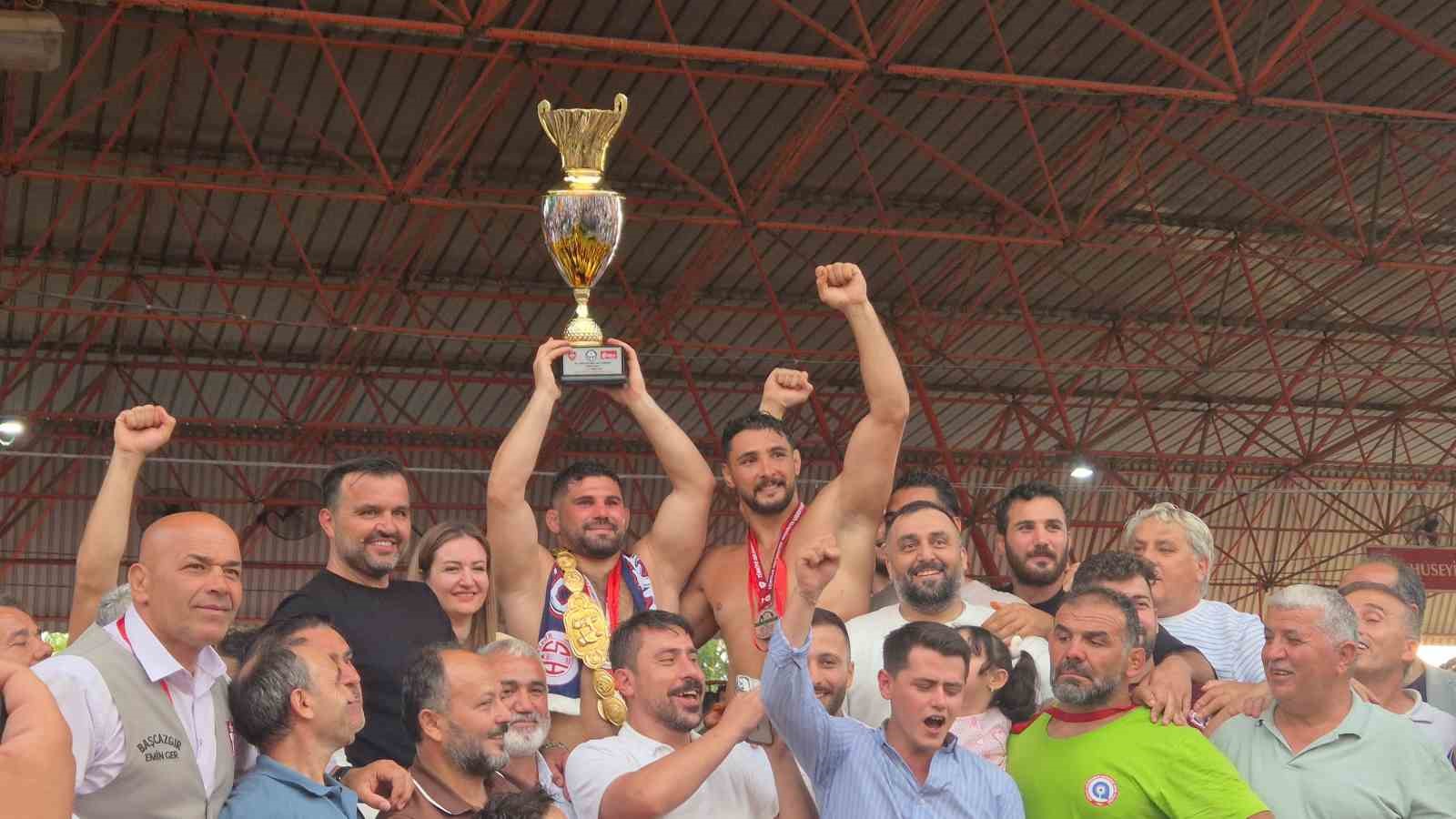 BAŞPEHLİVAN ERKAN TAŞ, ALTIN KEMERİNİ TAKTI