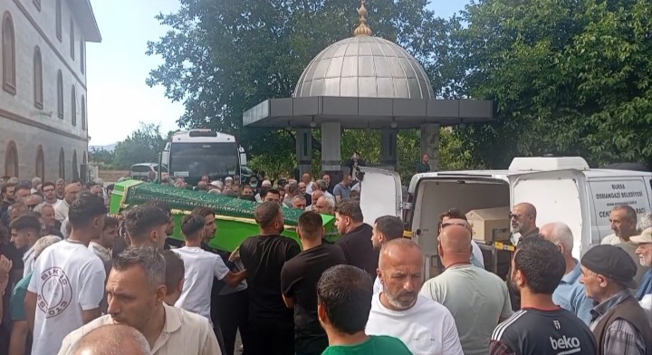 İZNİK GÖLÜ’NDE HAYATINI KAYBEDEN GENÇ SON YOLCULUĞUNA UĞURLANDI