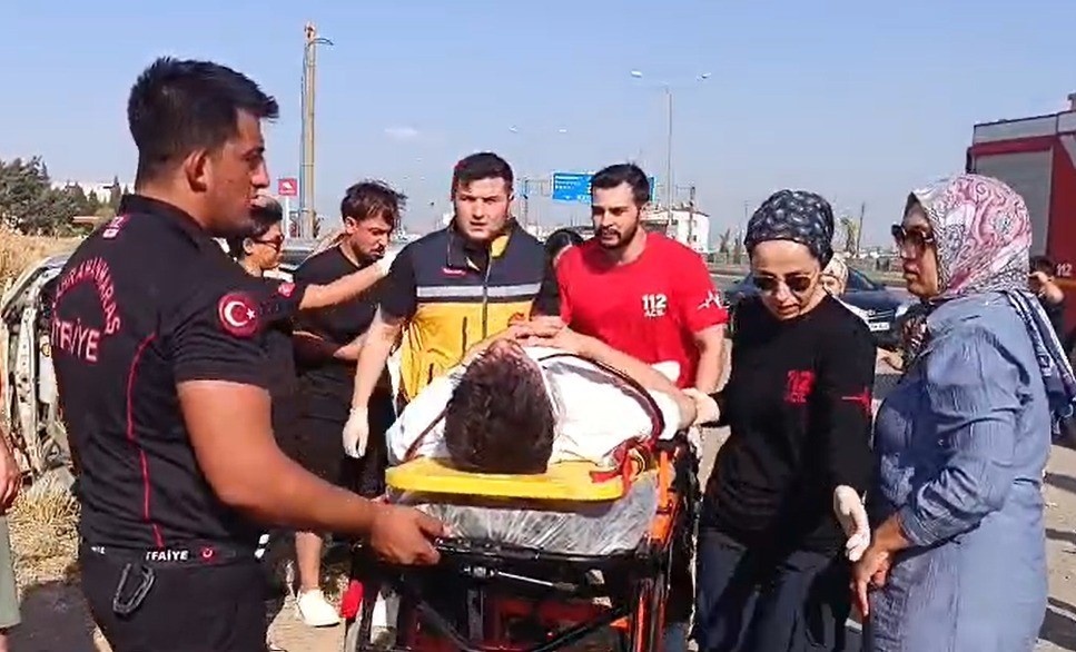 KAHRAMANMARAŞ’TA OTOMOBİL TAKLA ATTI: 2 YARALI