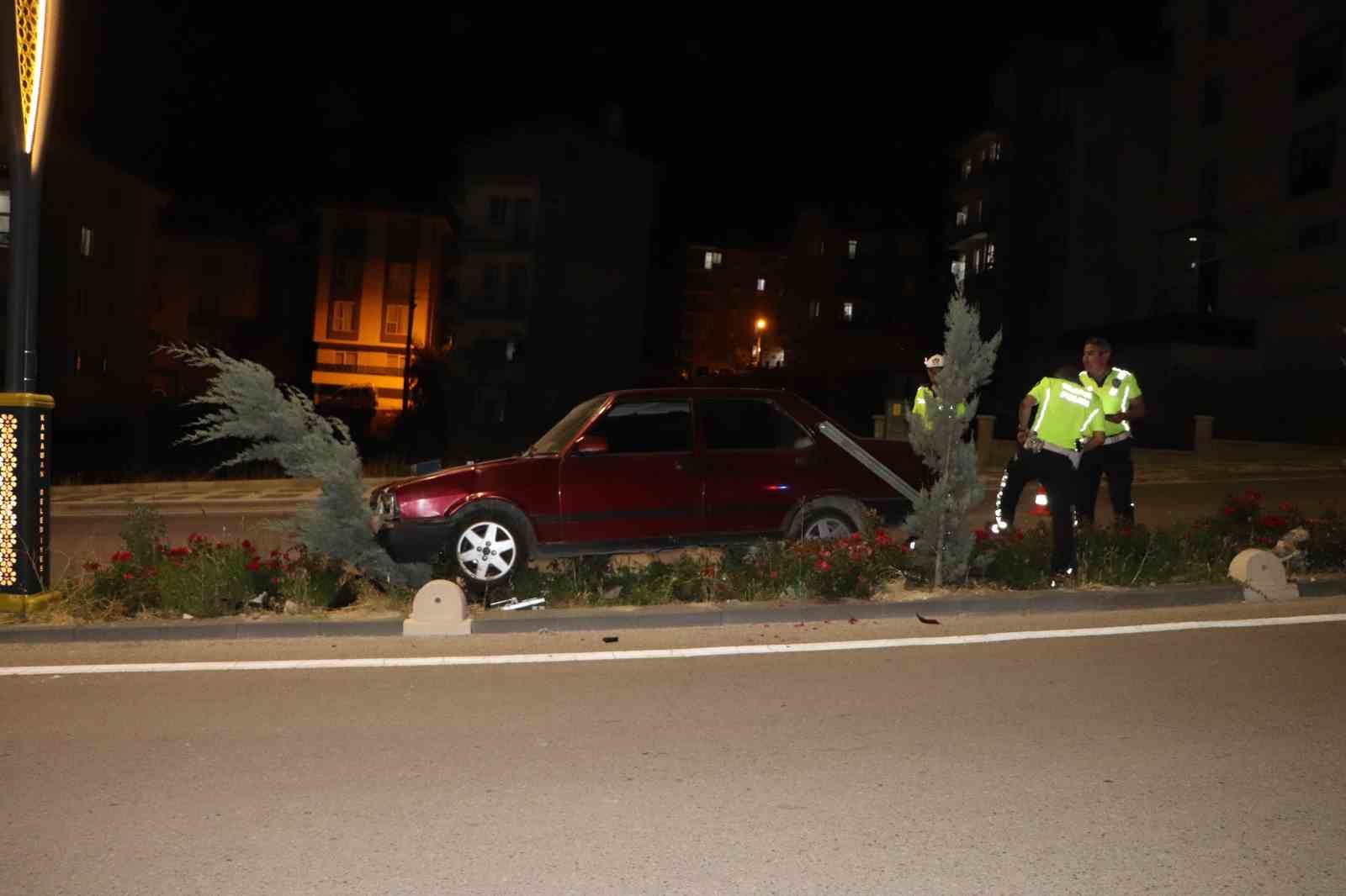 KARAMAN’DA OTOMOBİL REFÜJE ÇIKTI: 1 YARALI