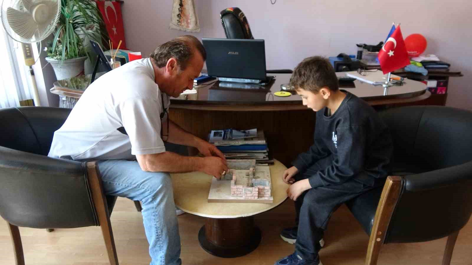 TORUN SEVGİSİ SAYESİNDE ÜRETTİĞİ MAKETLER İLGİ ODAĞI OLDU
