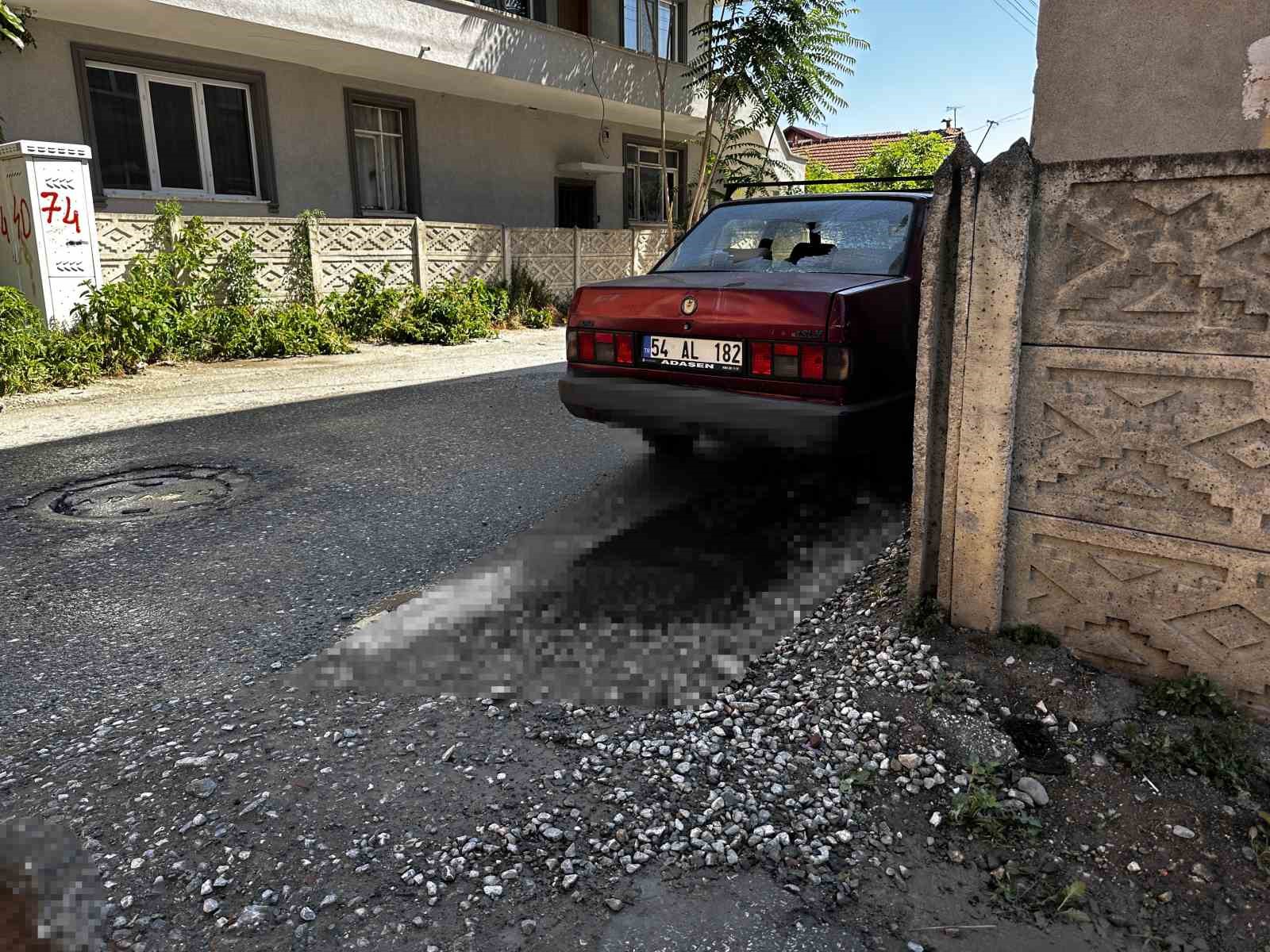 SAKARYA’DA HUSUMETLİ ŞAHISLAR ARASINDA SİLAHLI ÇATIŞMA: 1 ÖLÜ, 1 YARALI