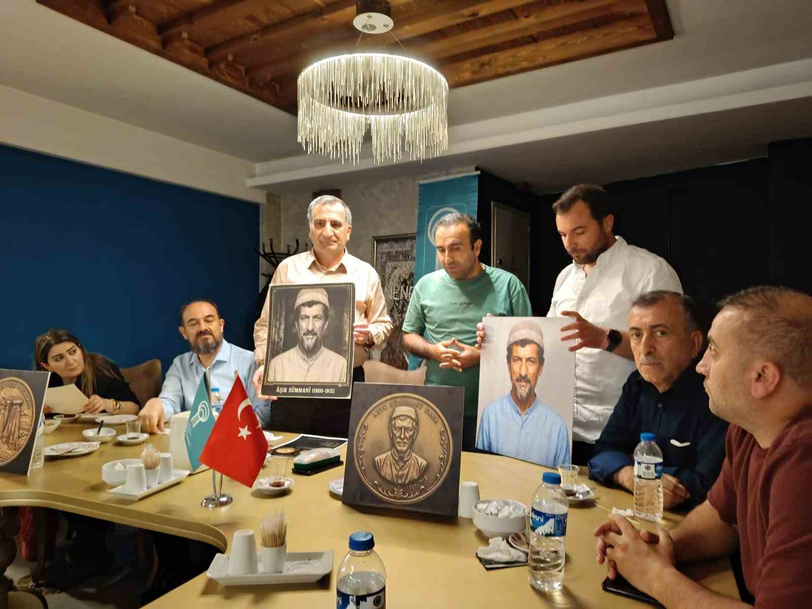 ÂŞIK SÜMMANİ BABA’NIN GERÇEĞE EN YAKIN RÖLYEFİ VE HATIRA MADALYONU TANITILDI