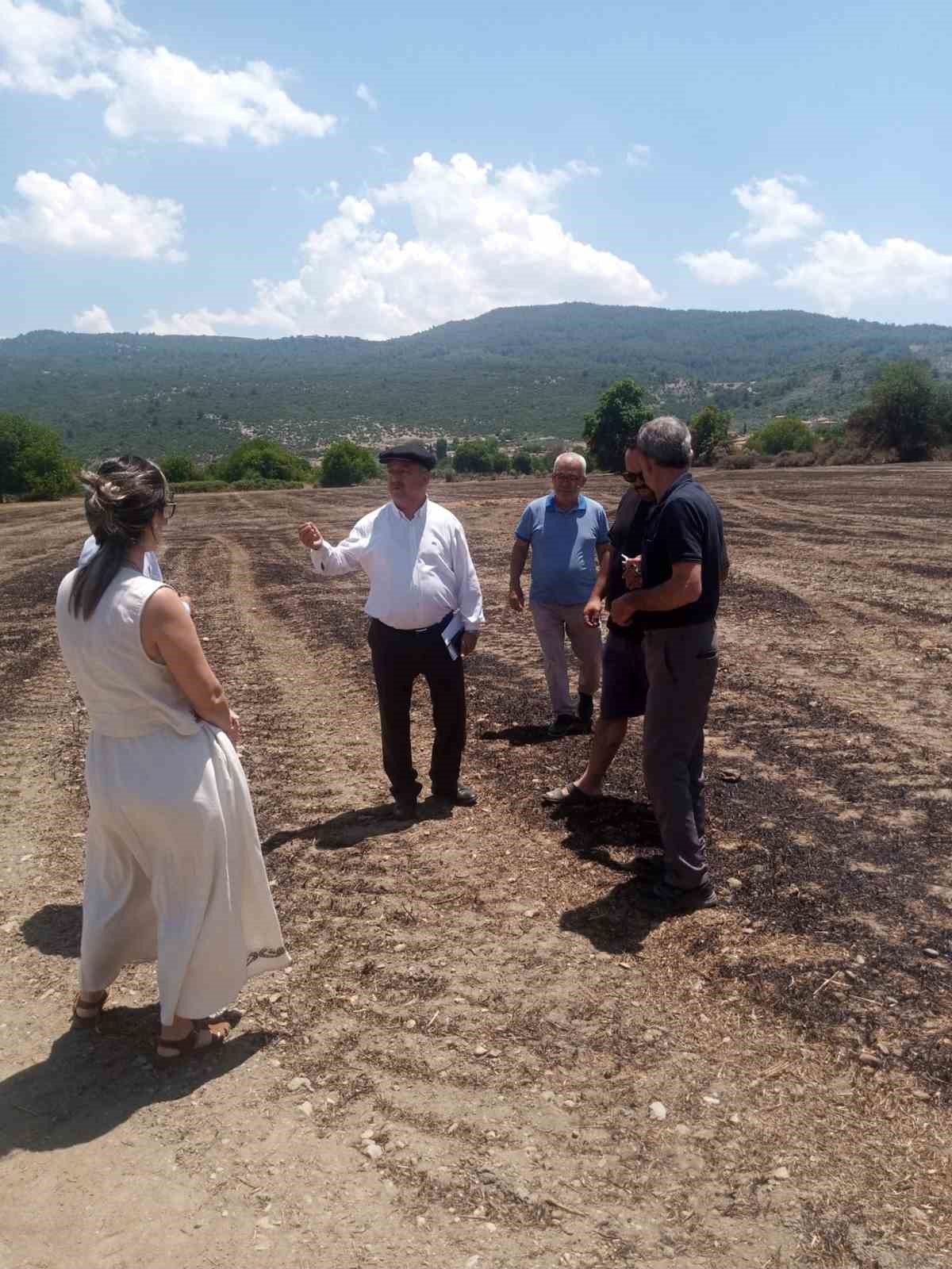 BAŞTUĞ YELİŞYURT’TA 14 TON SAMAN BALYASI YANAN ÜRETİCİYİ ZİYARET ETTİ