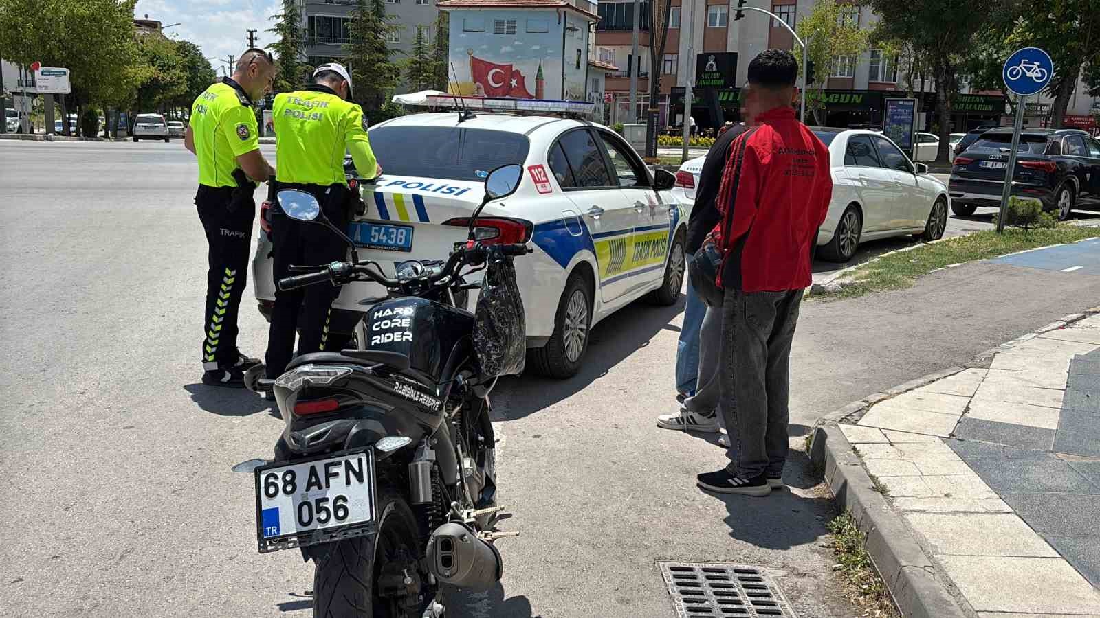 SİGORTASIZ MOTOSİKLETE TRAFİKTEN MEN, SÜRÜCÜYE 85 BİN LİRA CEZA