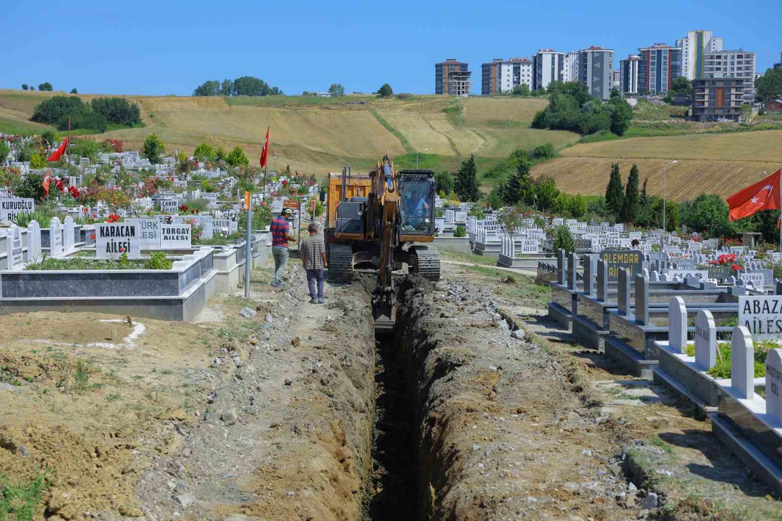 HEYELAN YAŞANAN DERECİK ŞEHİR MEZARLIĞI’NDA İYİLEŞTİRME ÇALIŞMALARI