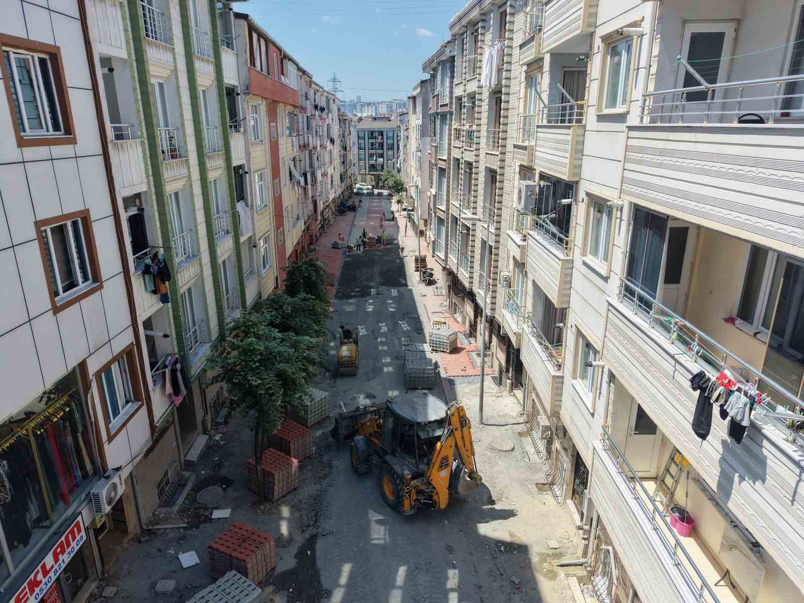 ESENYURT’TA YOL YENİLEME ÇALIŞMALARI ARALIKSIZ SÜRÜYOR