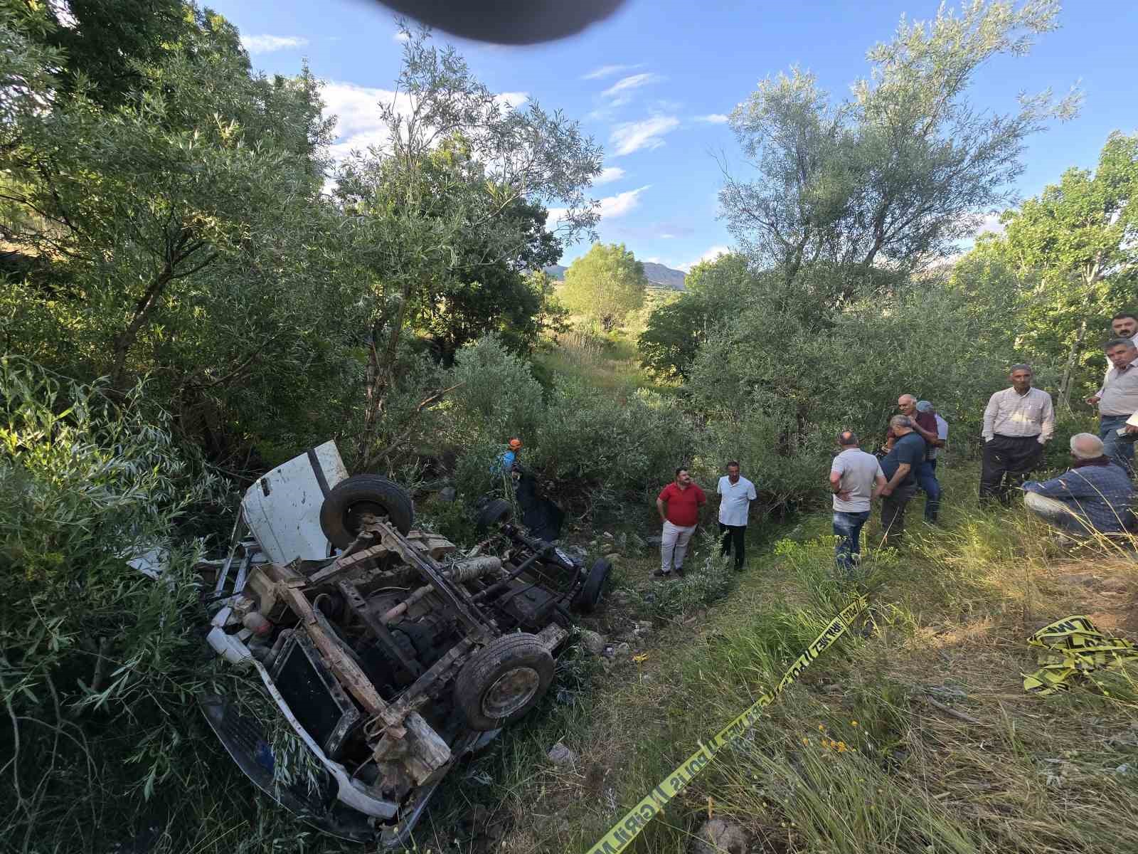 BİNGÖL’DE PİKAP UÇURUMA YUVARLANDI: 3 ÖLÜ, 2 YARALI