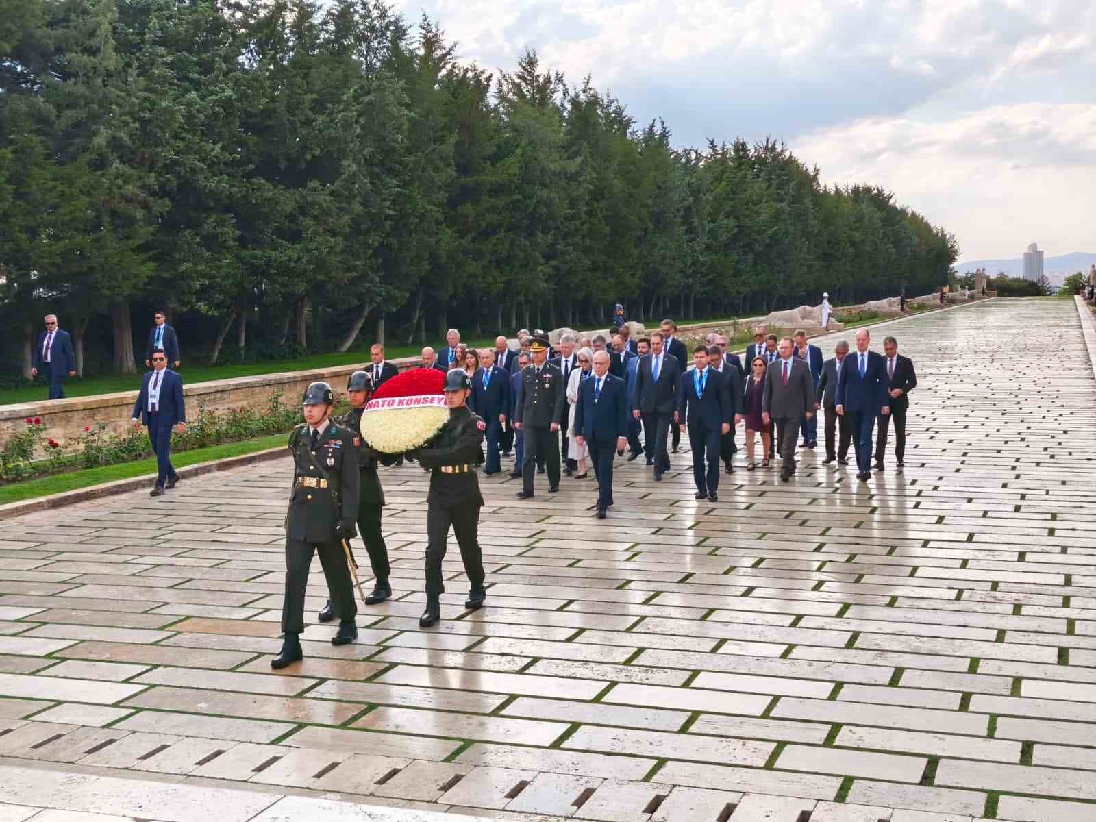 NATO HEYETİNDEN ANITKABİR’E ZİYARET