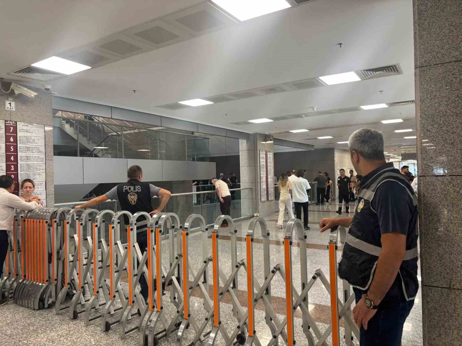 İSTANBUL ADALET SARAYI’NDA HIRSIZLIK ZANLISI İNTİHAR ETTİ