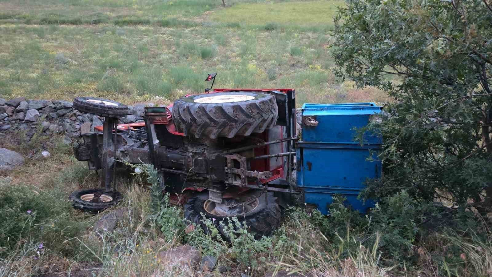 KONYA’DA TRAKTÖR DEVRİLDİ: 1 YARALI