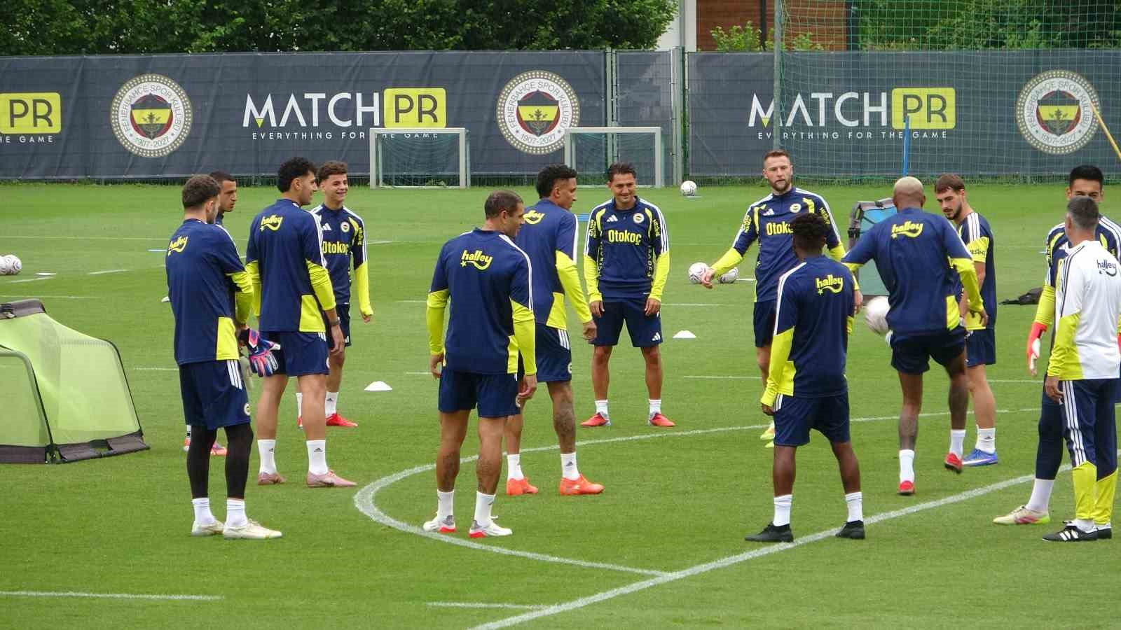 FENERBAHÇE, AVUSTURYA’DA GÜNÜ ÇİFT ANTRENMANLA TAMAMLADI