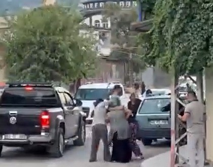 KAHRAMANMARAŞ’TA KADINLAR ARASINDA SOPALI KAVGA: 2 YARALI