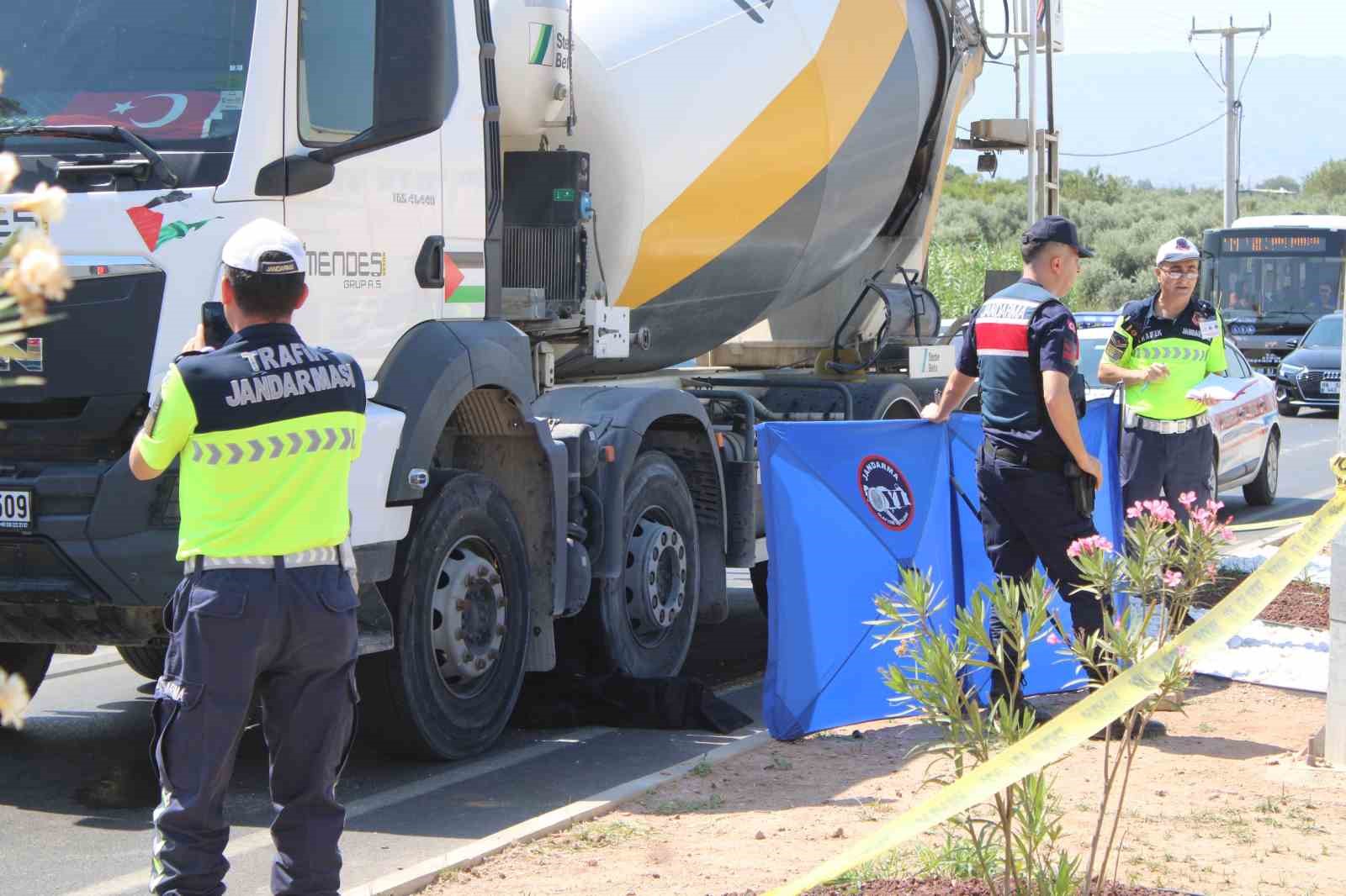BETON MİKSERİNİN ALTINDA KALAN YAŞLI KADIN HAYATINI KAYBETTİ