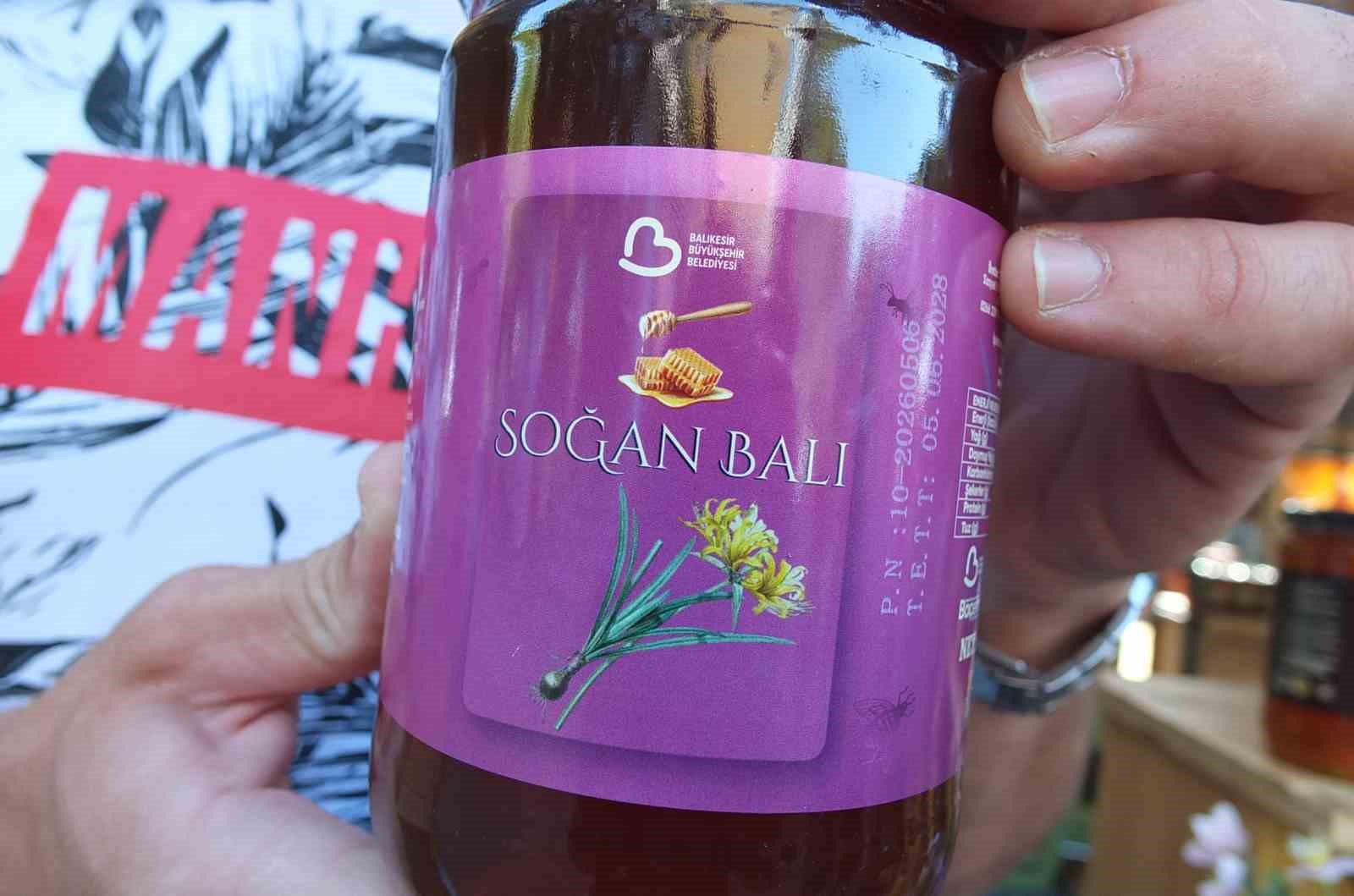 BURHANİYE’DE SOĞAN BALI PİYASAYA ÇIKTI