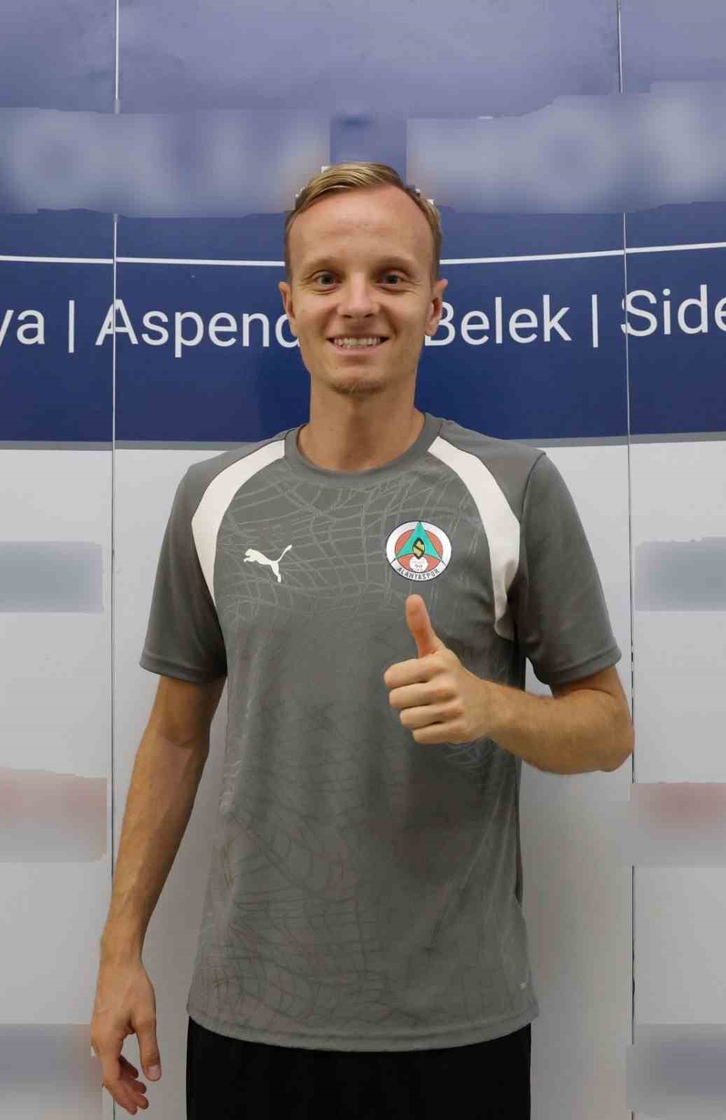 ALANYASPOR’DA TEKNİK HEYET VE FUTBOLCULAR, SAĞLIK KONTROLÜNDEN GEÇTİ