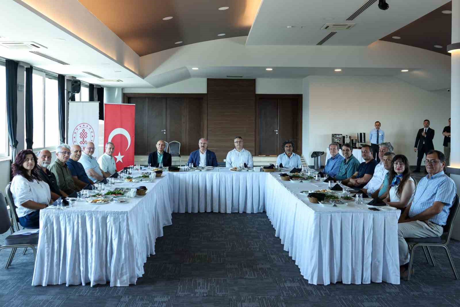 ÇANAKKALE’DE YÜRÜTÜLEN ARKEOLOJİK BİLİMSEL KAZILAR DEĞERLENDİRİLDİ