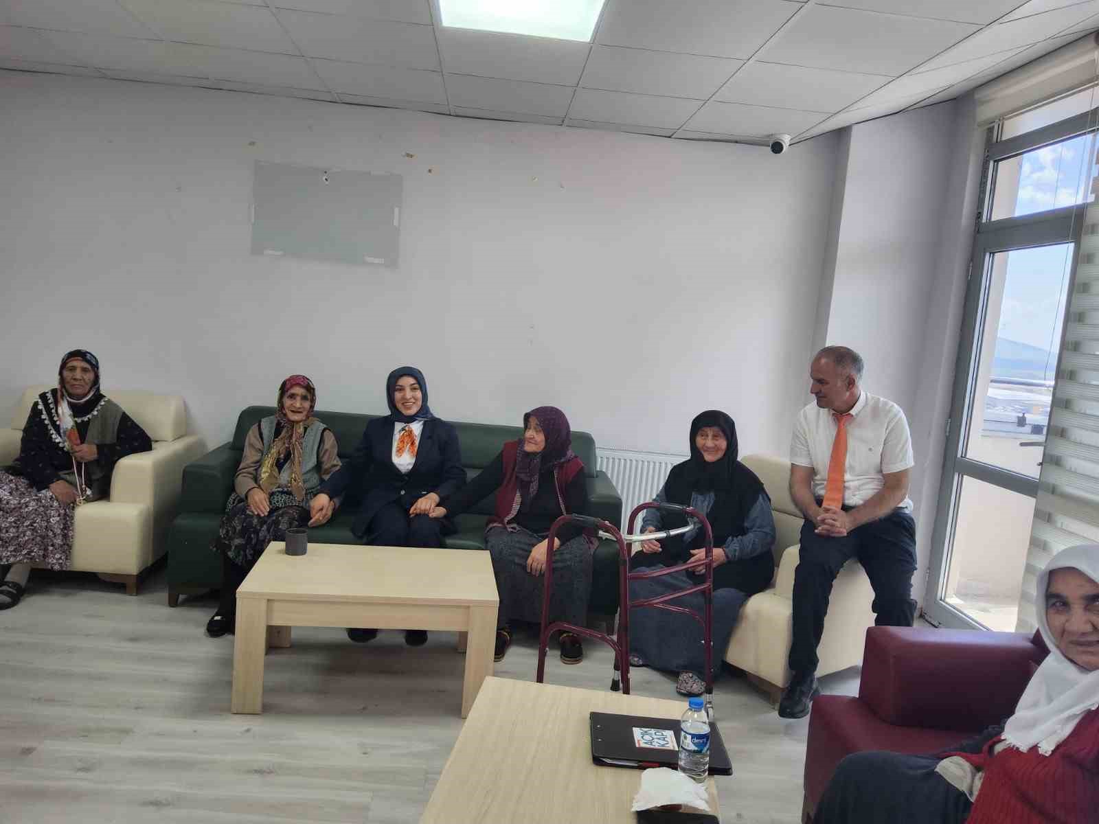 KARS AÇIK KAPI’DAN HUZUREVİ SAKİNLERİNE ANLAMLI ZİYARET