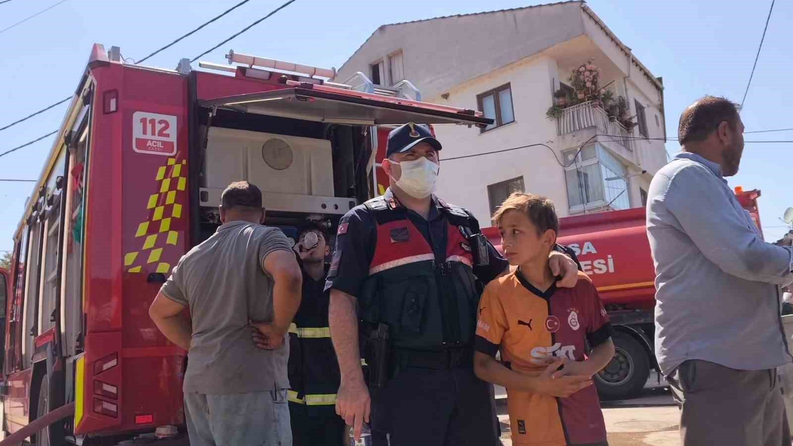 İNEGÖL’DE YUMURTA DEPOSUNDA YANGIN: MİNİK HUZEYFE’NİN GÖZYAŞLARI YÜREK BURKTU