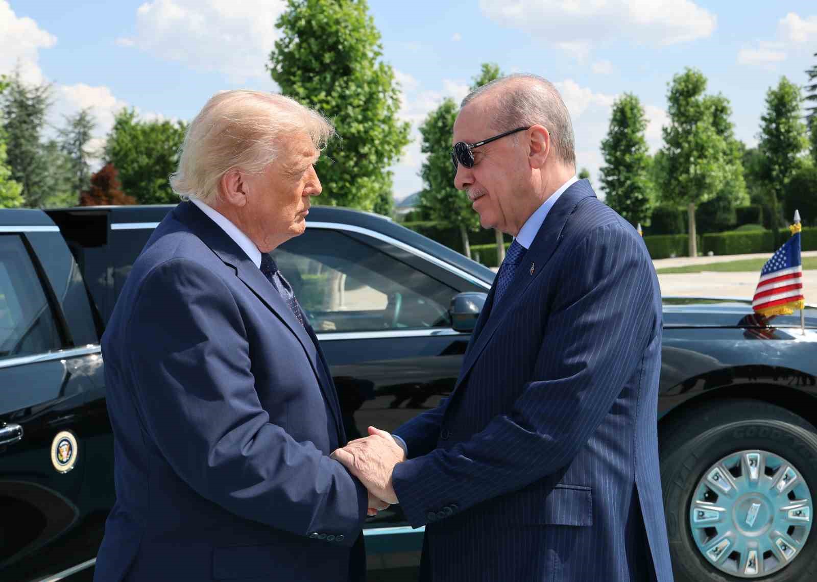 CUMHURBAŞKANI ERDOĞAN, AMERİKA BİRLEŞİK DEVLETLERİ BAŞKANI TRUMP’I TÖRENLE KARŞILADI