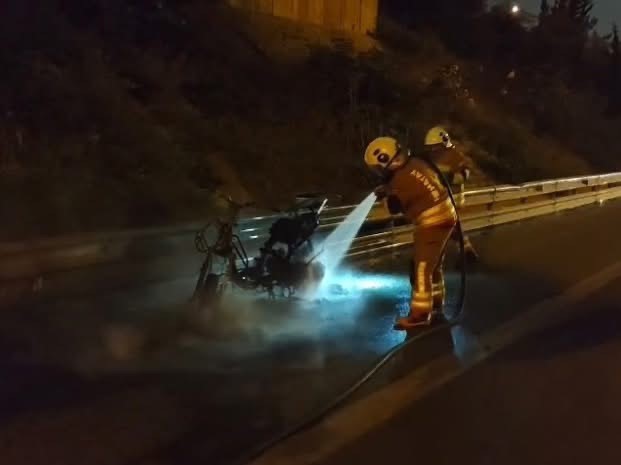 İSKENDERUN’DA MOTOSİKLET ALEVLERE TESLİM OLDU