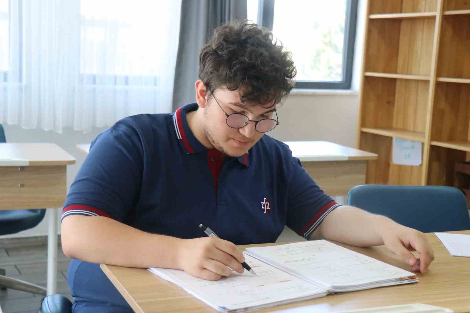 AYT’DEKİ TÜREV SORUSU MAHKEMELİK OLDU: MAĞDUR ÖĞRENCİ HUKUKİ SÜRECİ ANLATTI