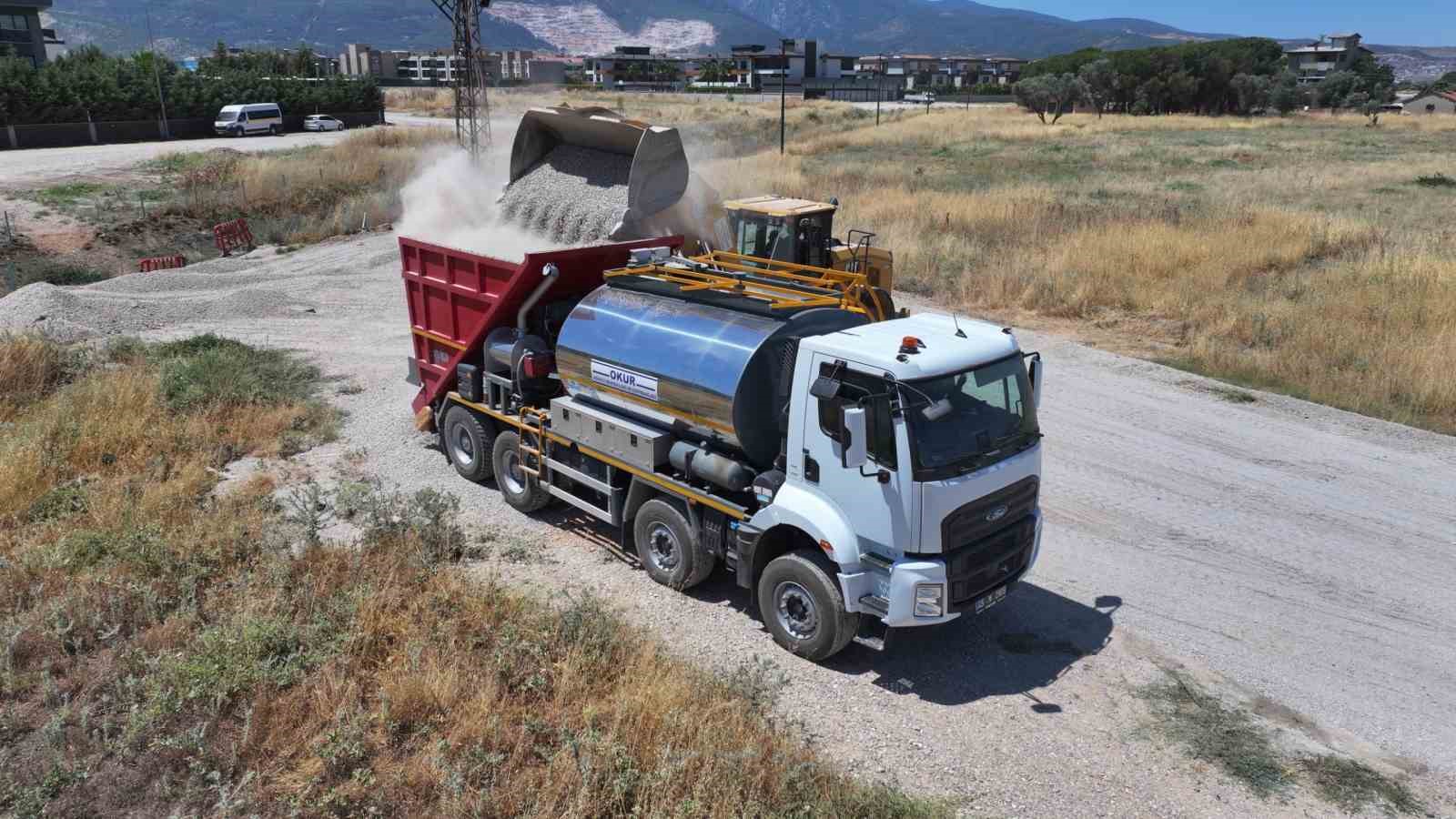 ALTYAPISI TAMAMLANAN YOLLAR ASFALTLANIYOR