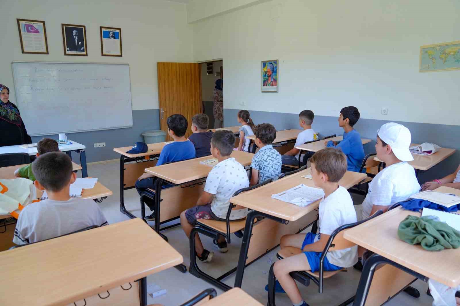 ERBAA’DA ÇOCUKLAR, YAZ TATİLİNİ KUR’AN KURSUNDA DEĞERLENDİRİYOR