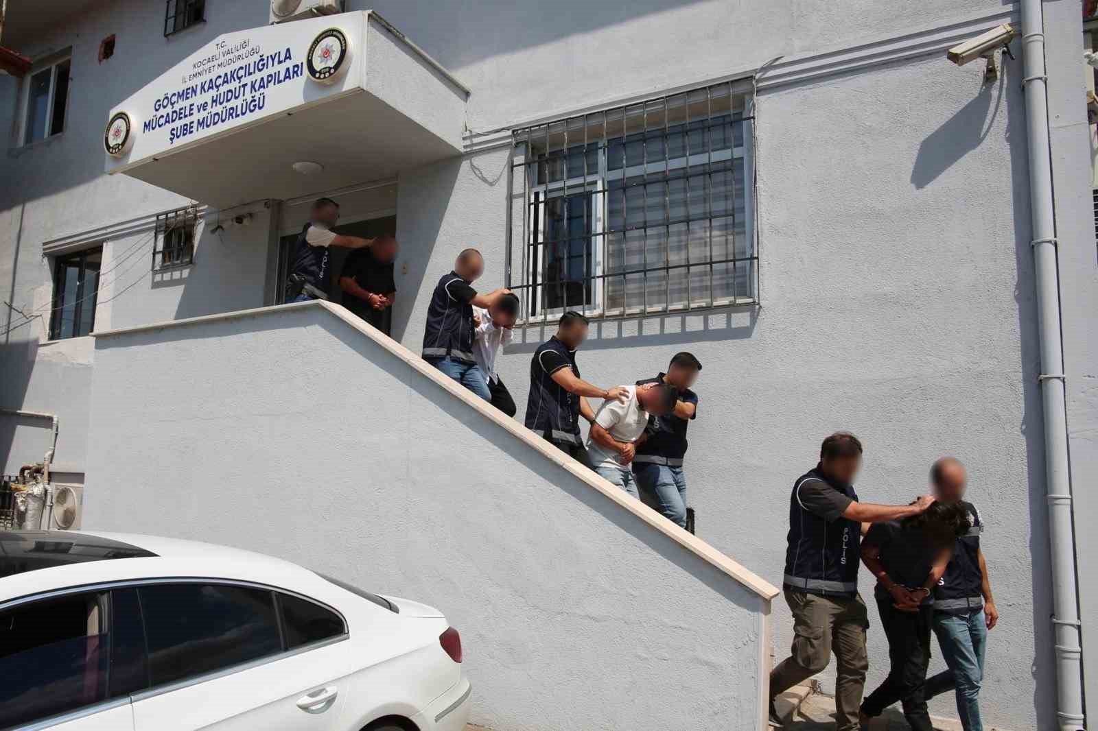 KOCAELİ MERKEZLİ 3 İLDE GÖÇMEN KAÇAKÇILIĞI OPERASYONU: 9 TUTUKLAMA