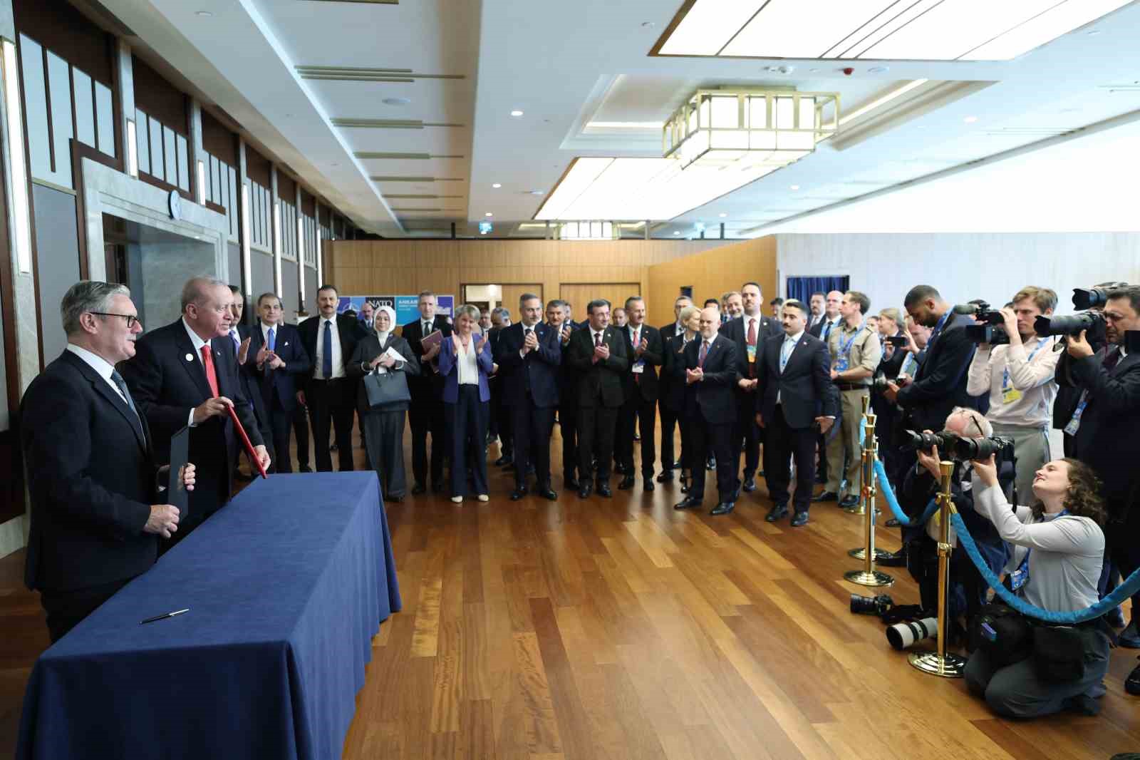 CUMHURBAŞKANI ERDOĞAN, İNGİLTERE BAŞBAKANI STARMER İLE BİR ARAYA GELDİ