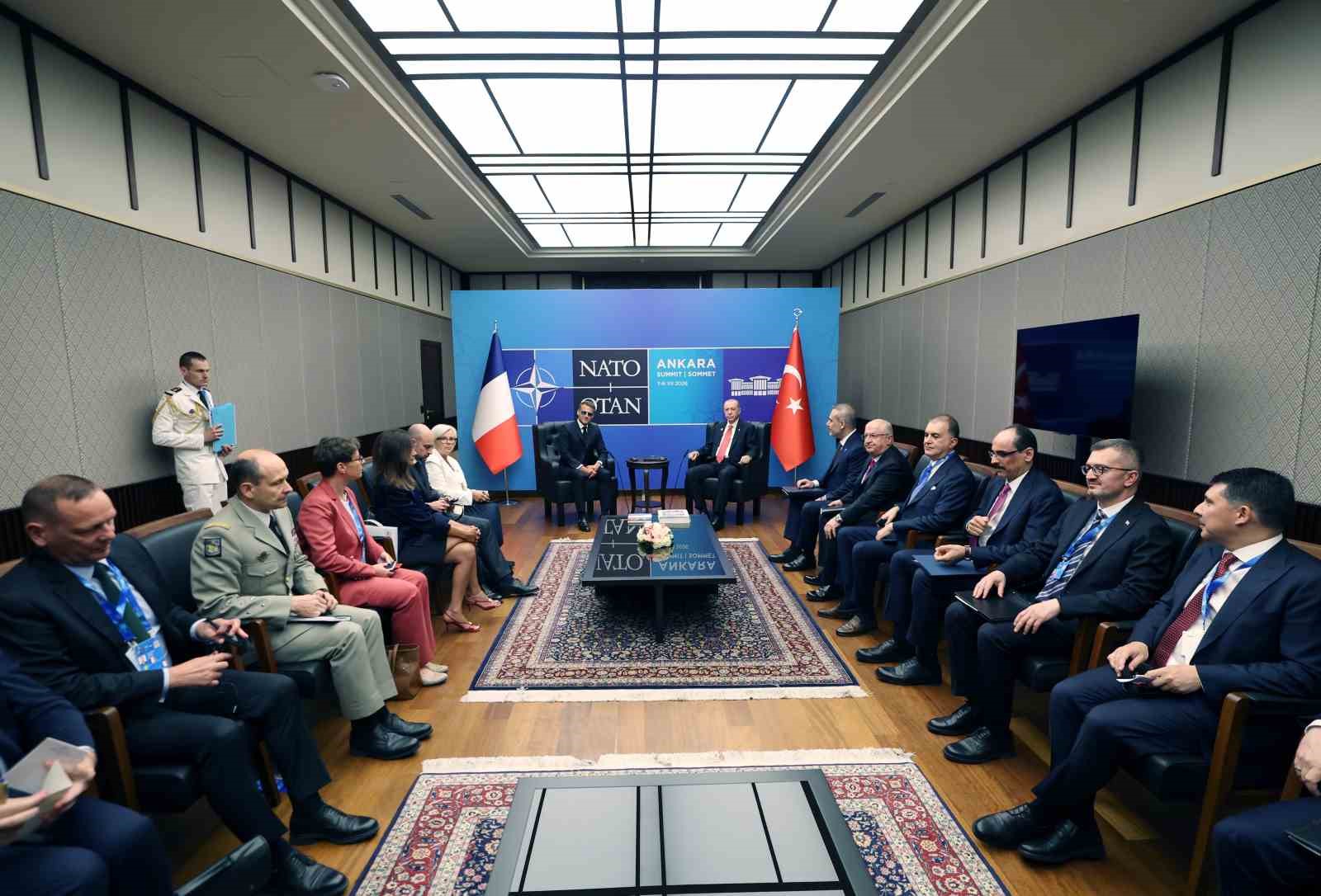 CUMHURBAŞKANI ERDOĞAN, FRANSA CUMHURBAŞKANI MACRON İLE BİR ARAYA GELDİ