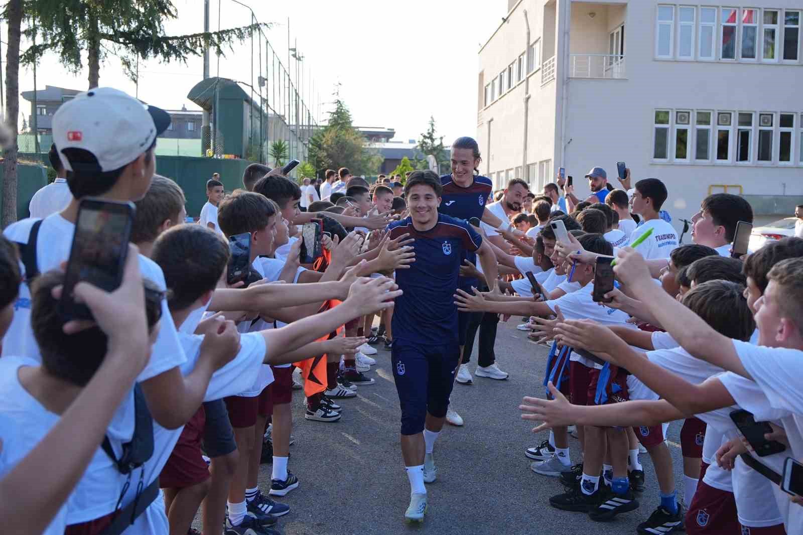 TRABZONSPOR’DA ARAL ŞİMŞİR İLK ANTRENMANINA ÇIKTI