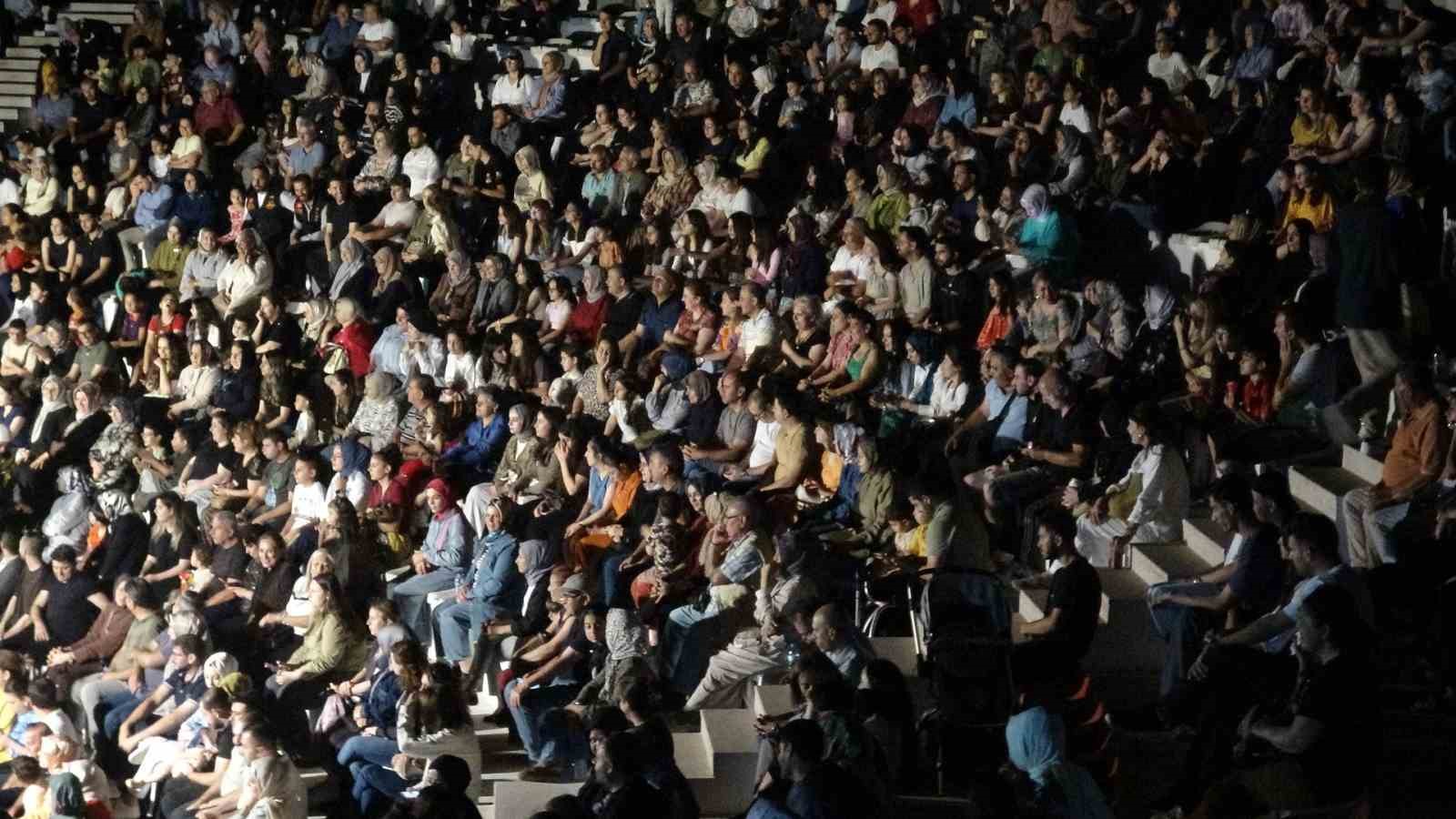KİLİS’TE "SINIRDAN SESLER KOROSU" KONSERİNE YOĞUN İLGİ