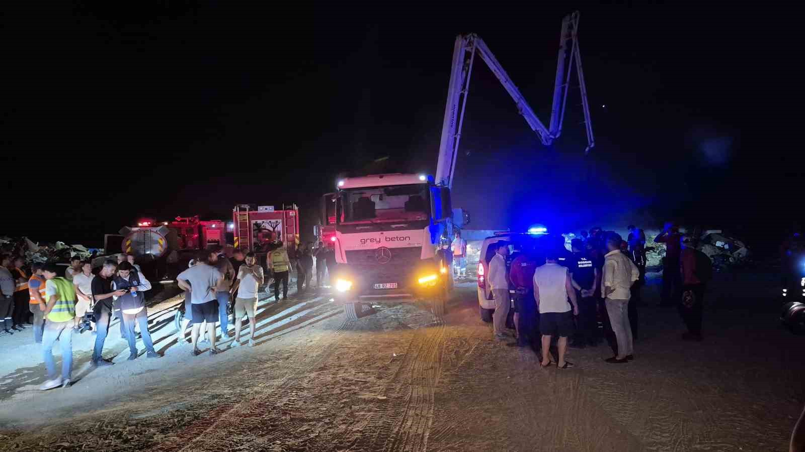 BODRUM’DA MAKİLİK ALANDA ÇIKAN YANGIN KONTROL ALTINA ALINDI