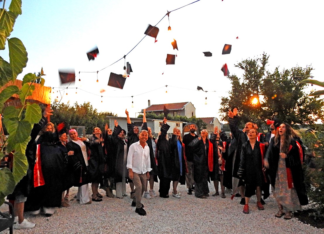 ÇEŞME’DE KURSİYERLERE ’USTA AŞÇI’ BELGELERİ VERİLDİ