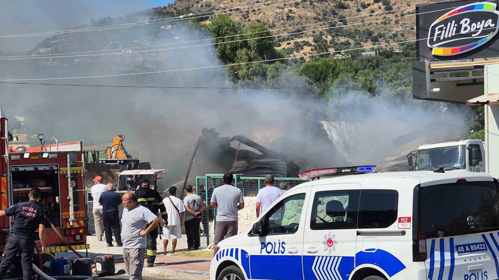 BODRUM’DA YAPI MARKET ALEV ALEV YANDI