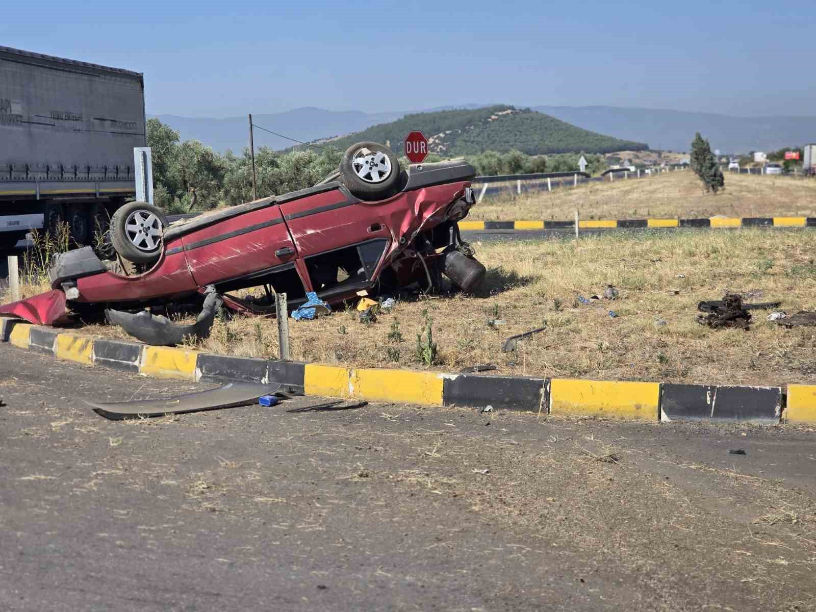 İZMİR’DE OTOMOBİL KAZADA TERS DÖNDÜ: 1 YARALI
