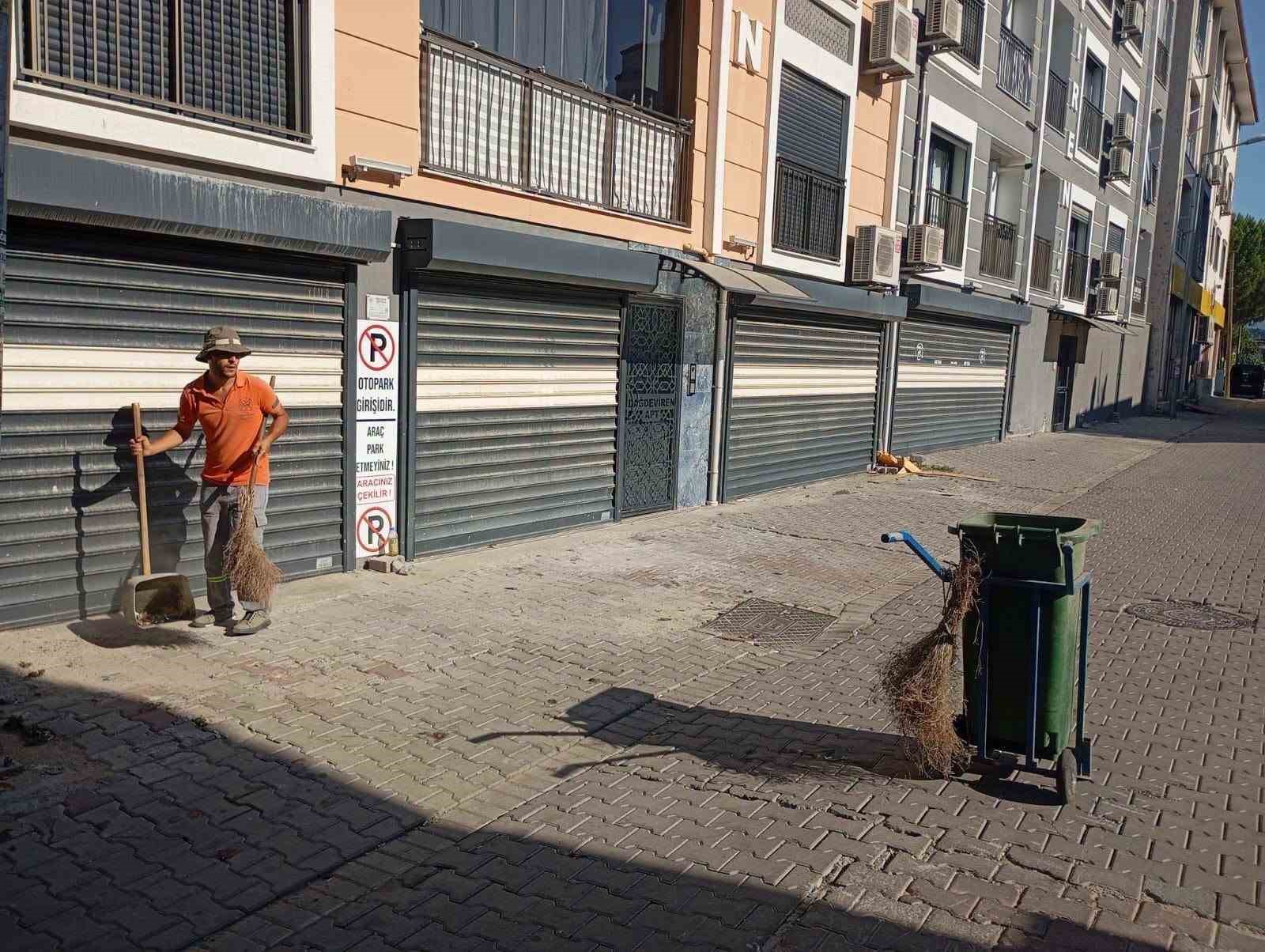 GERMENCİK’TE TEMİZLİK ÇALIŞMALARI ARALIKSIZ SÜRÜYOR
